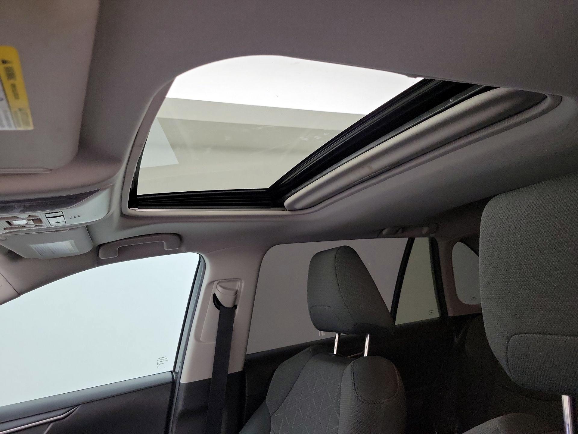 Thumbnail: 2019 Toyota RAV4 - 19