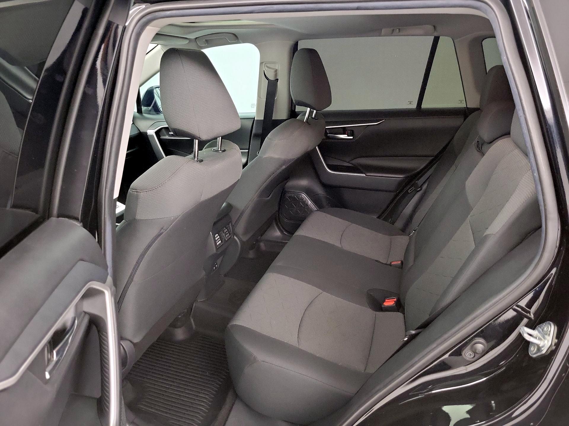 Thumbnail: 2019 Toyota RAV4 - 20