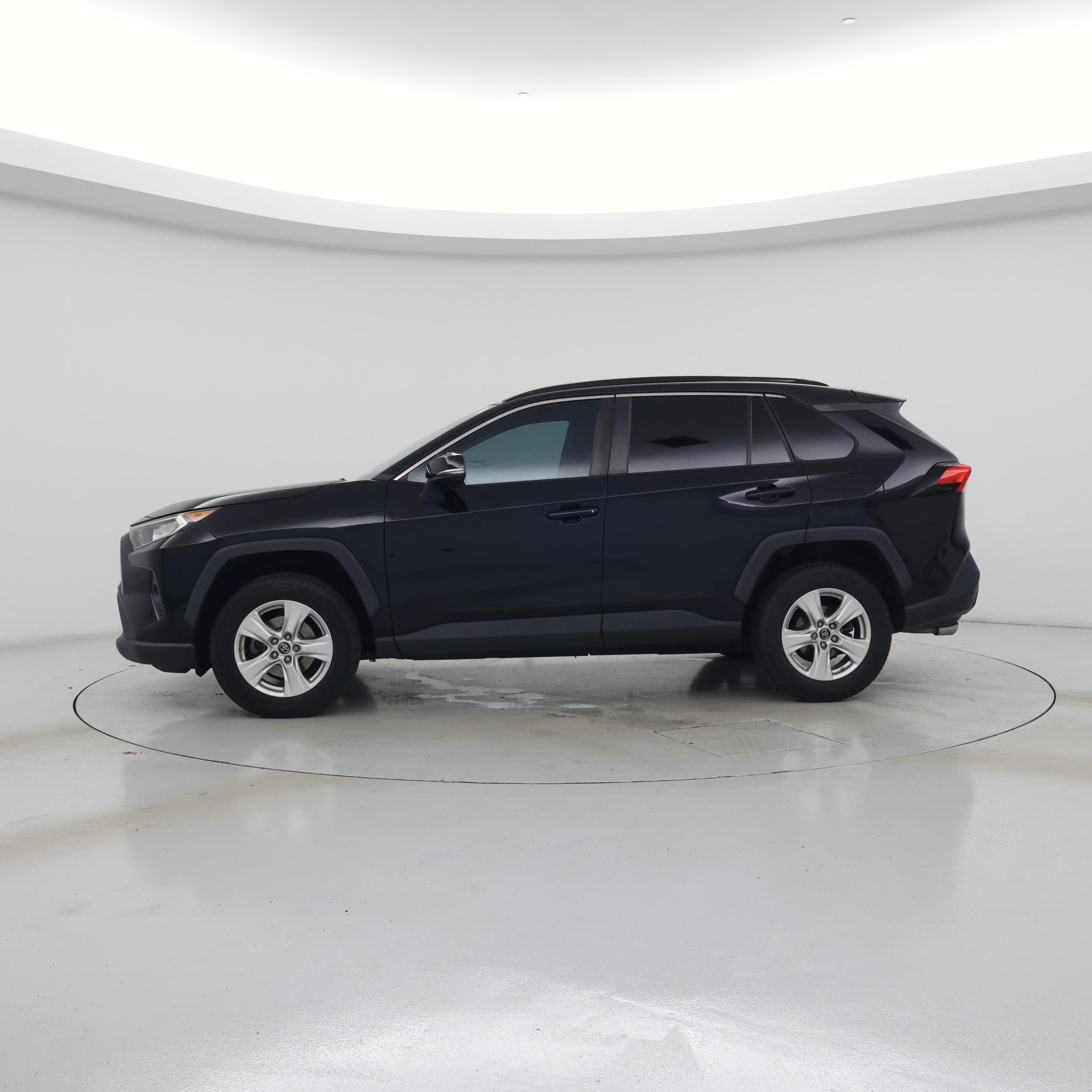 Thumbnail: 2019 Toyota RAV4 - 3