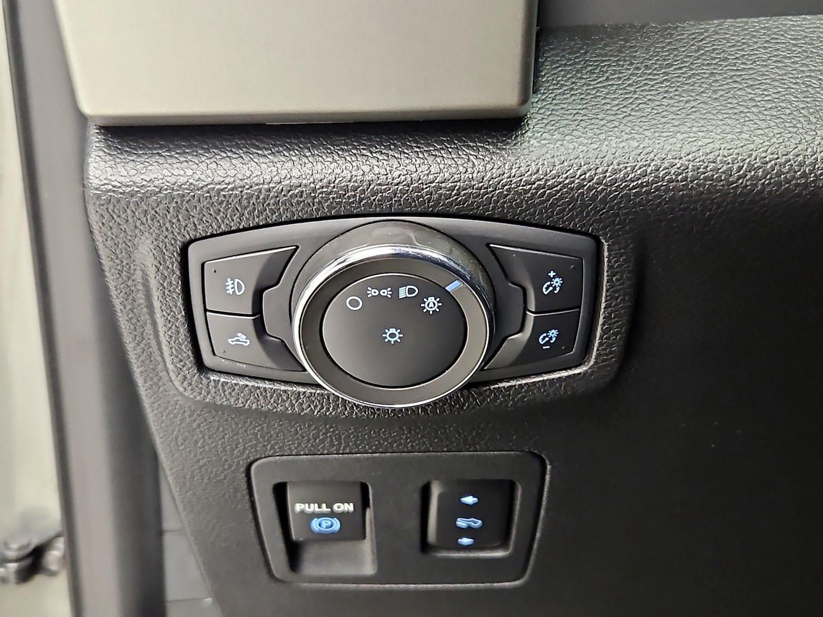 2020 Ford F-150 Lariat - Photo 14