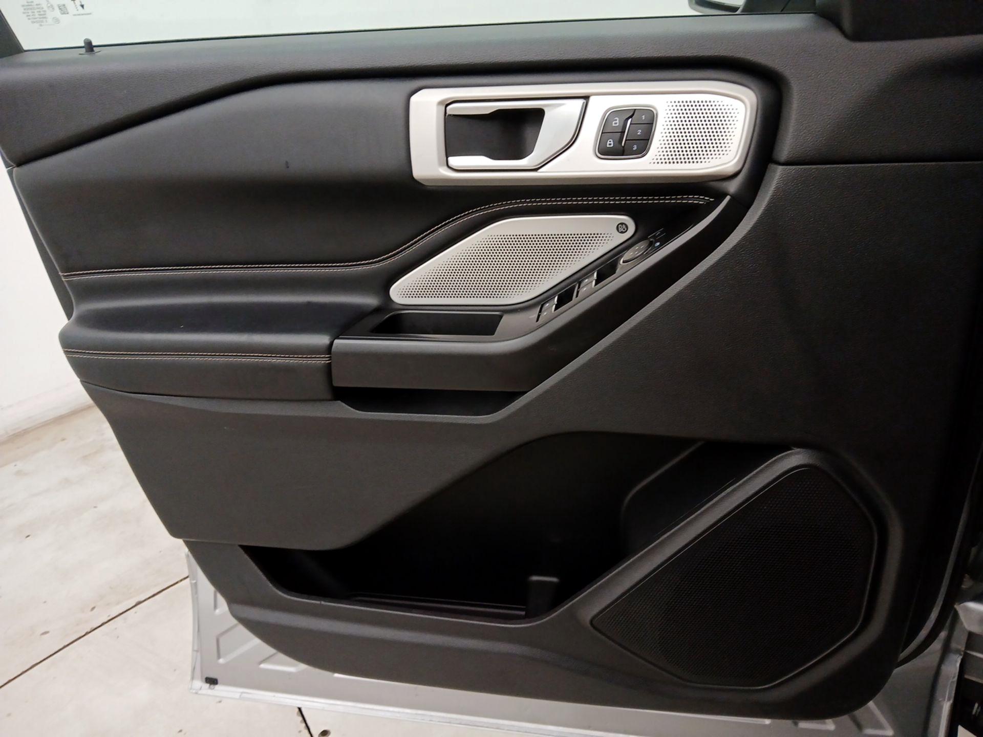 Thumbnail: 2020 Ford Explorer - 12