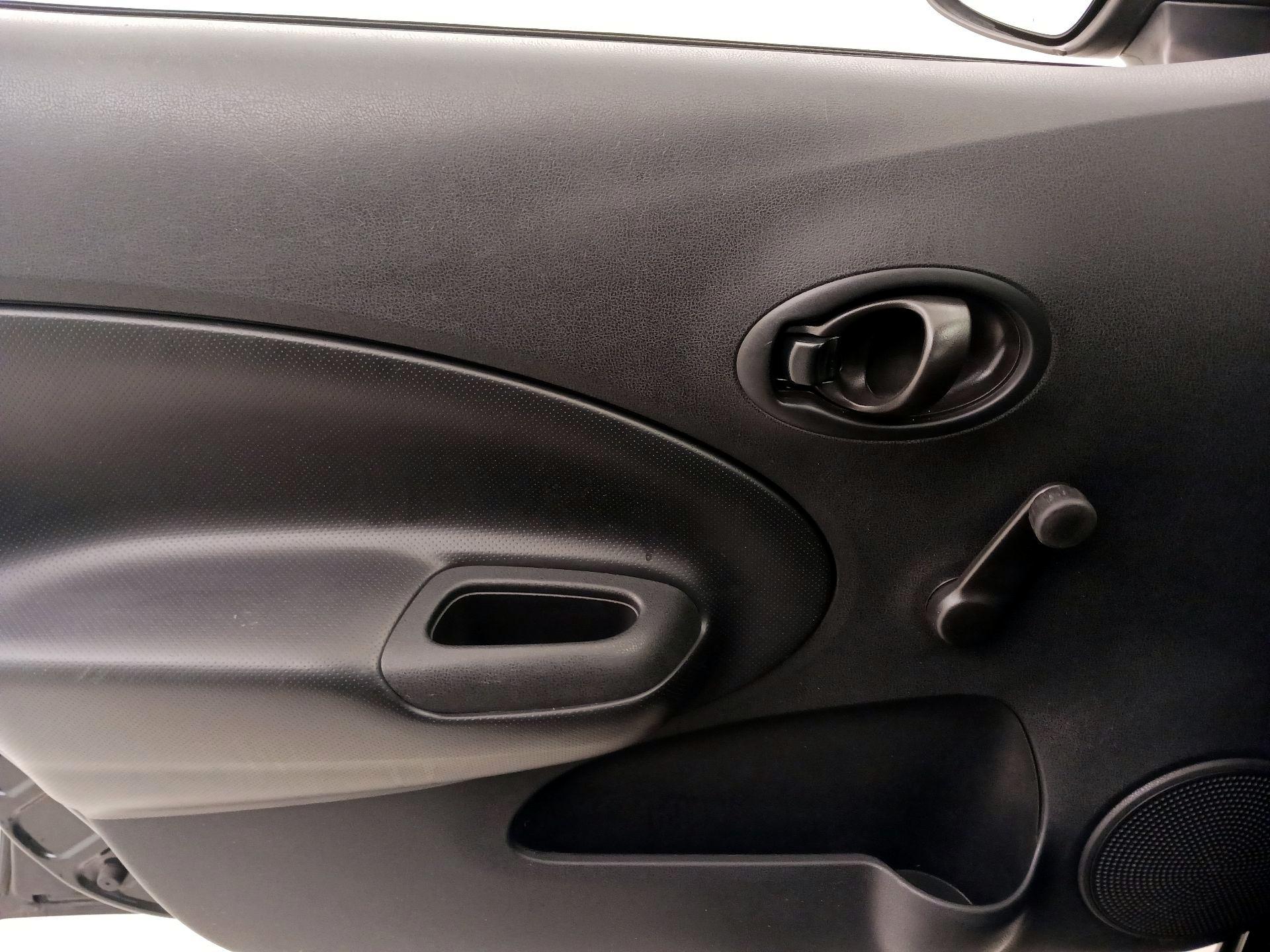 Thumbnail: 2016 Nissan Versa Note - 12
