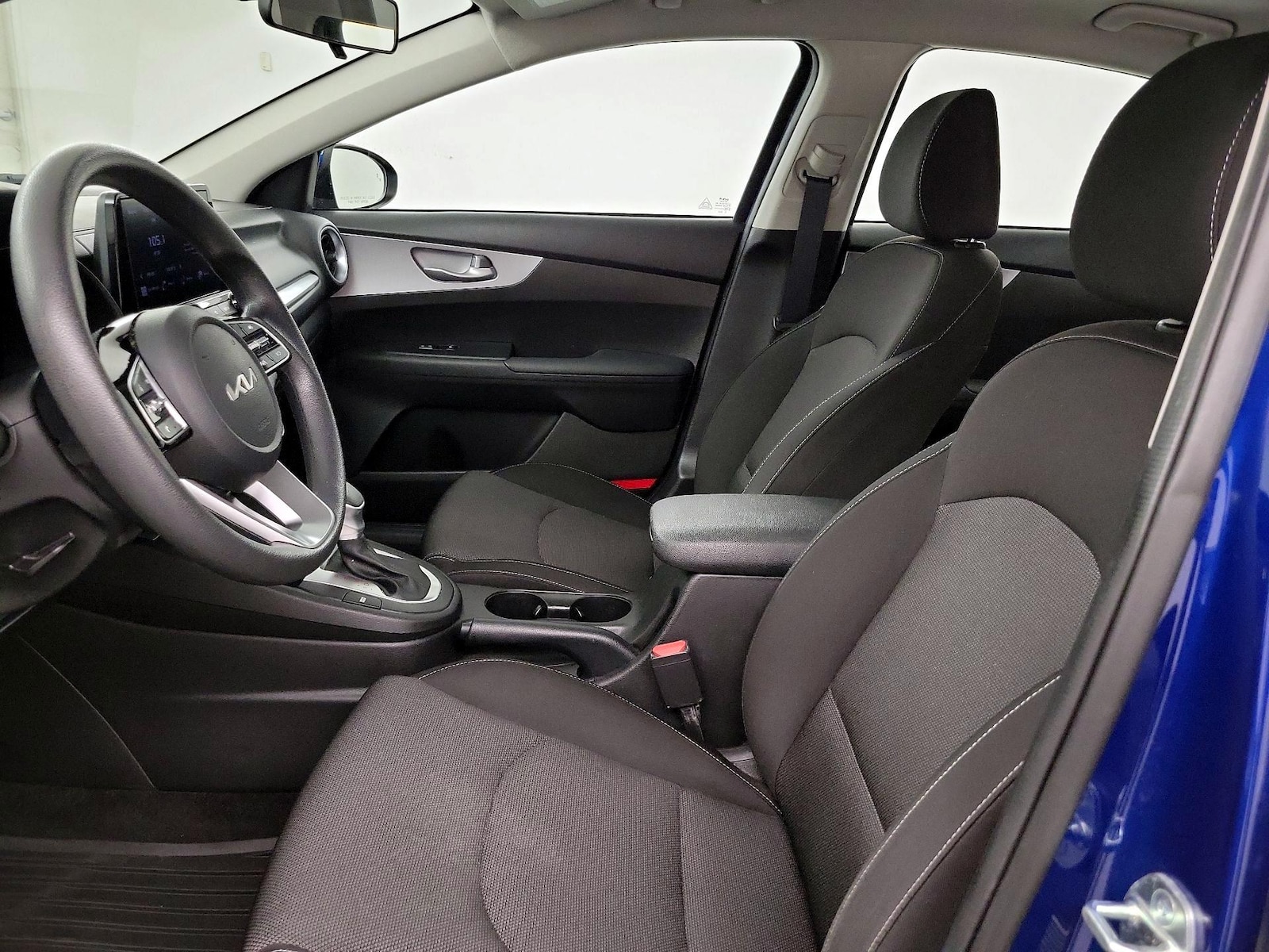 2023 Kia Forte LXS - Photo 10