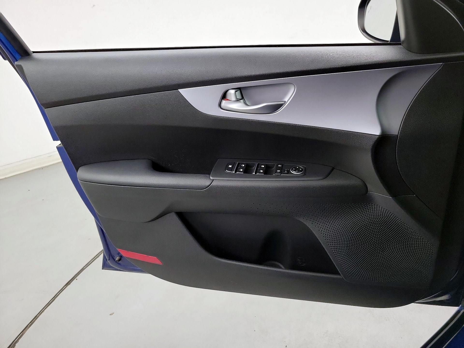 Thumbnail: 2023 Kia Forte - 10