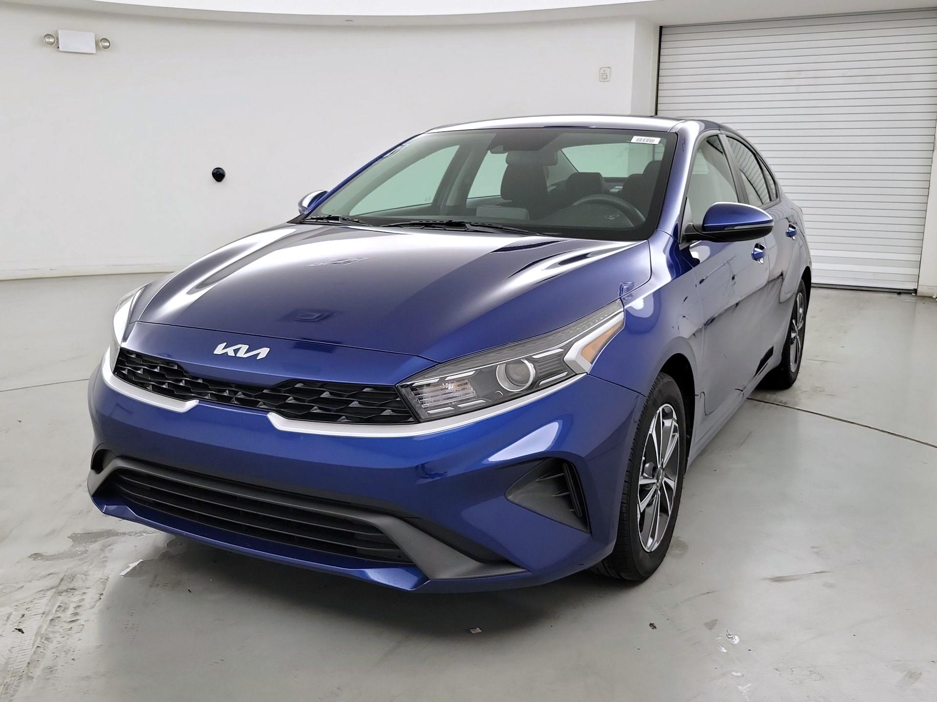 Thumbnail: 2023 Kia Forte - 3