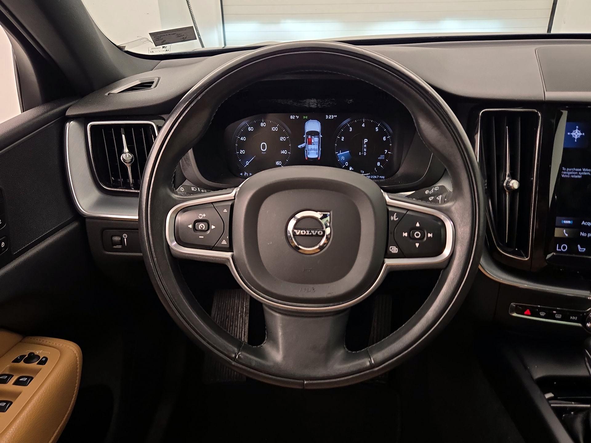 Thumbnail: 2020 Volvo XC60 - 10
