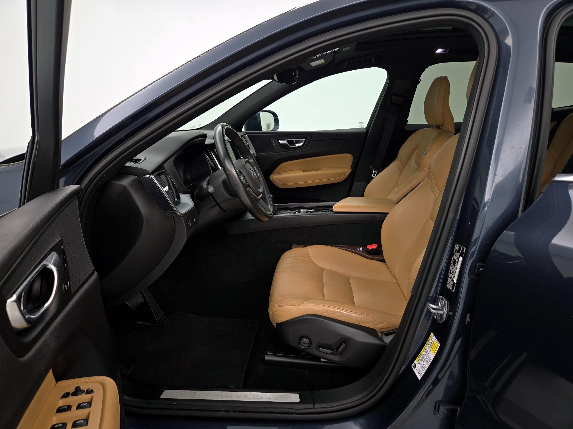 Thumbnail: 2020 Volvo XC60 - 11
