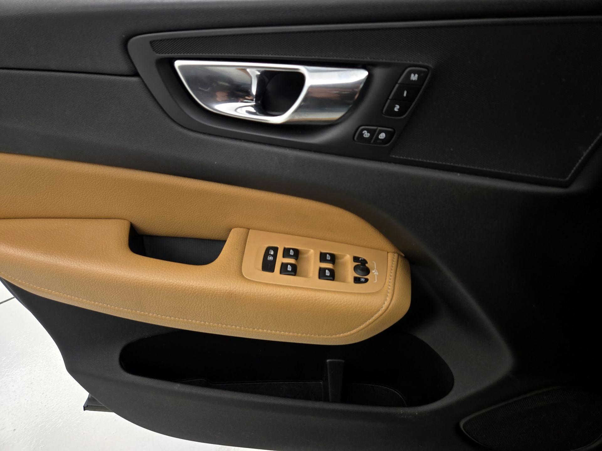 Thumbnail: 2020 Volvo XC60 - 12