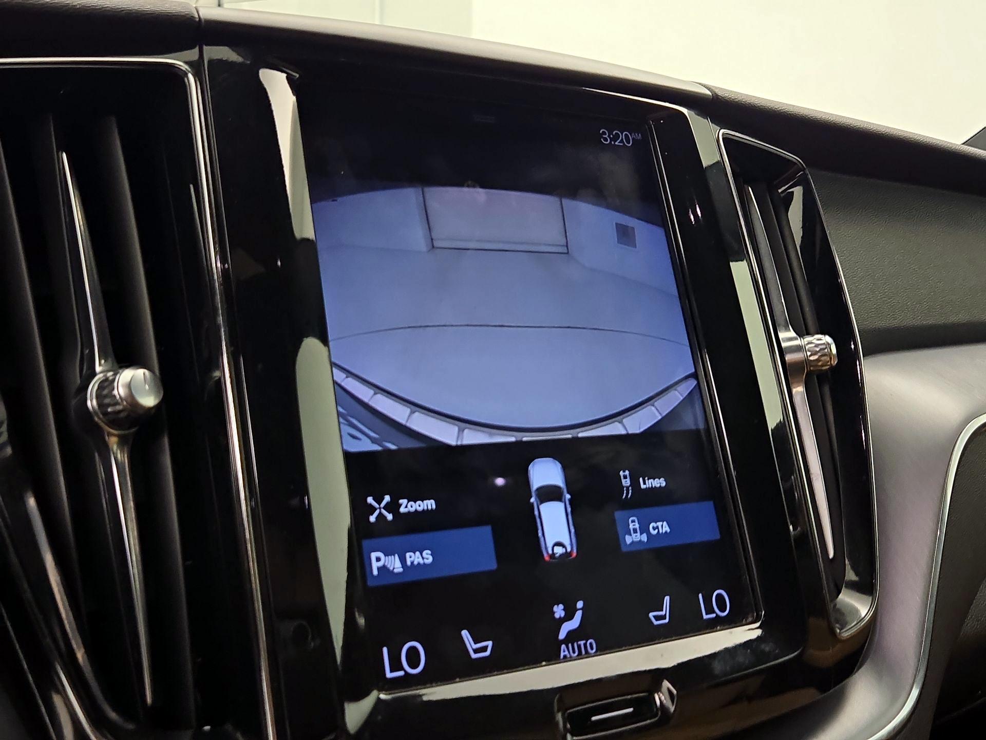 Thumbnail: 2020 Volvo XC60 - 15