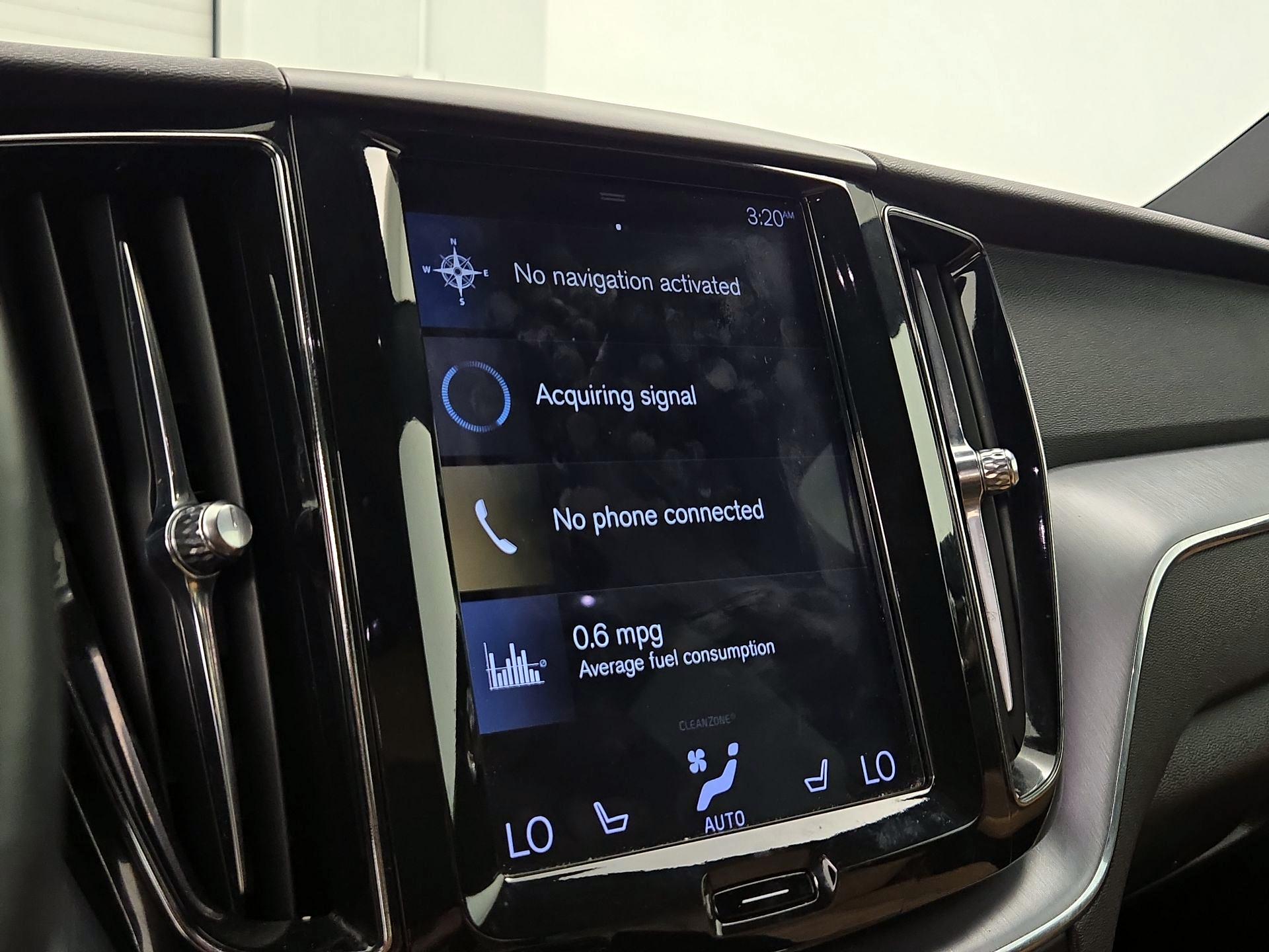 Thumbnail: 2020 Volvo XC60 - 16