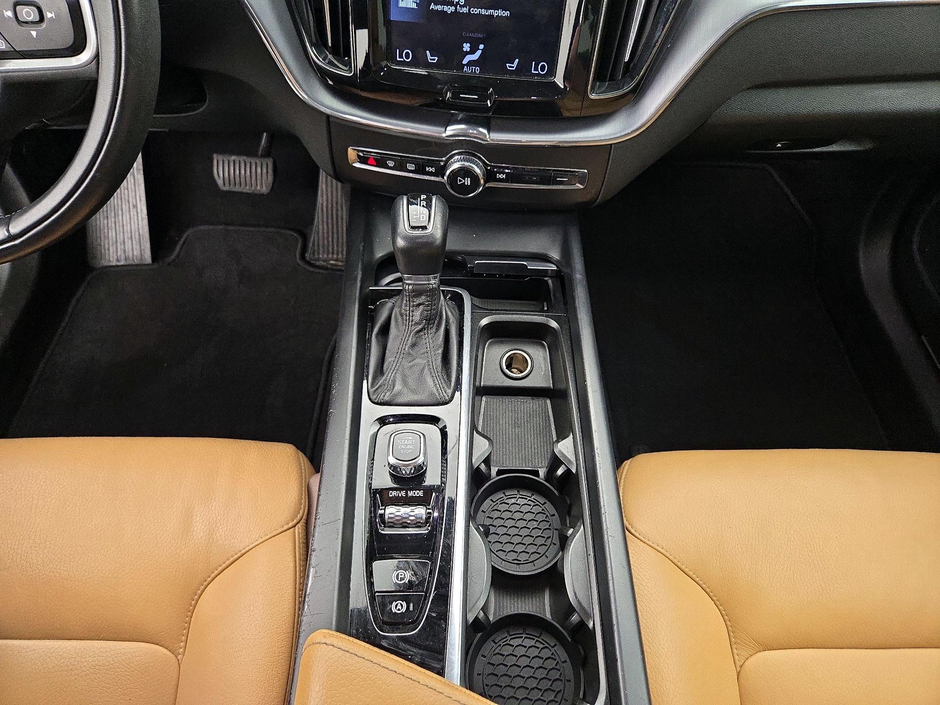 Thumbnail: 2020 Volvo XC60 - 18