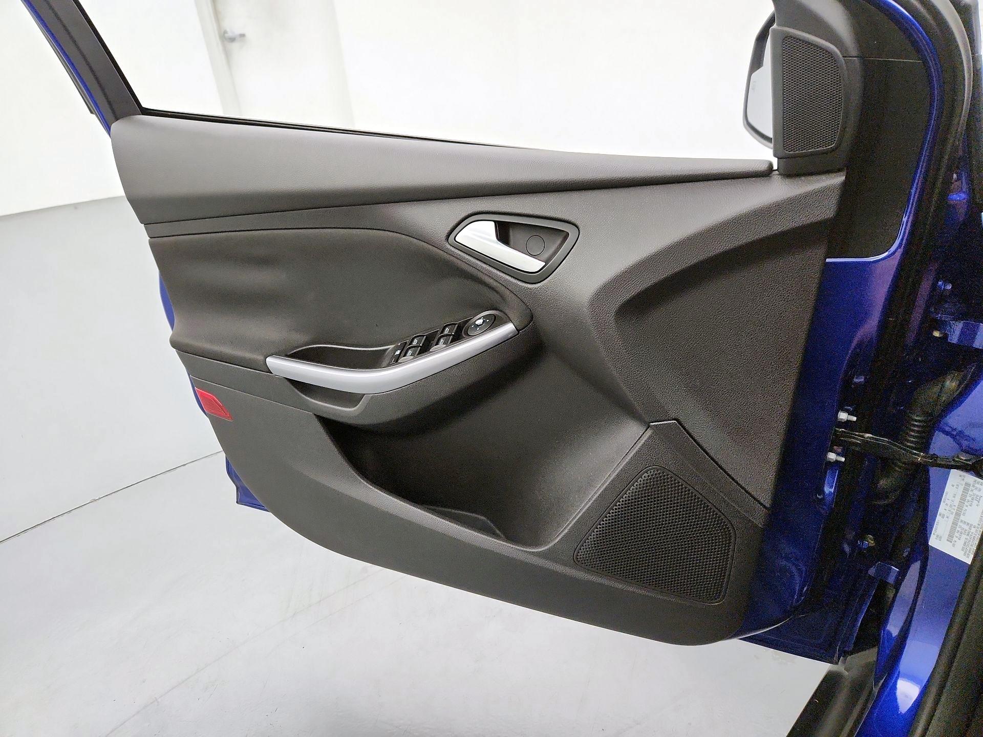 Thumbnail: 2014 Ford Focus - 10