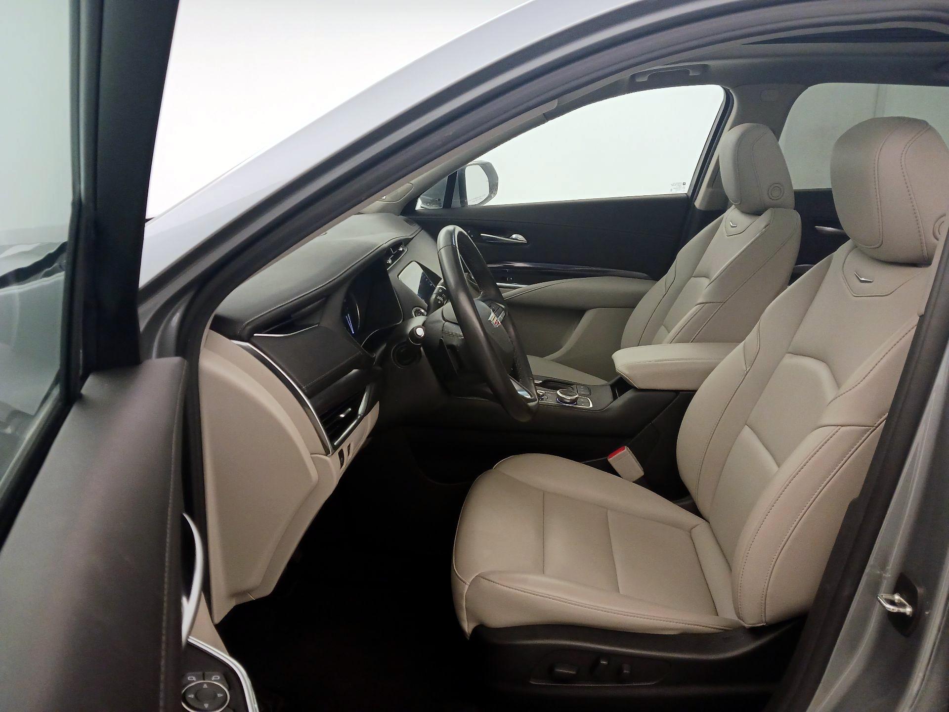 Thumbnail: 2023 Cadillac XT4 - 11