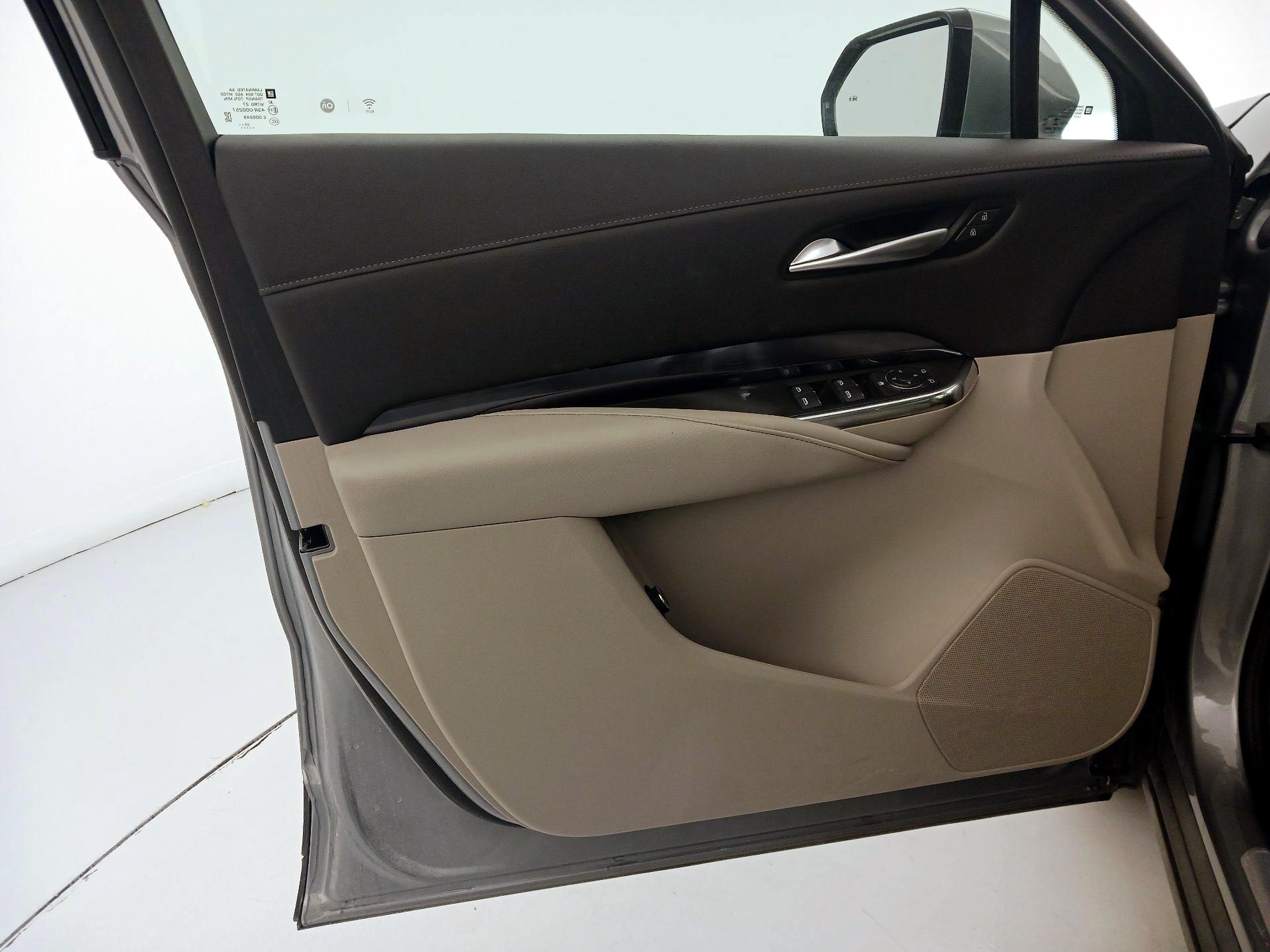 Thumbnail: 2023 Cadillac XT4 - 12