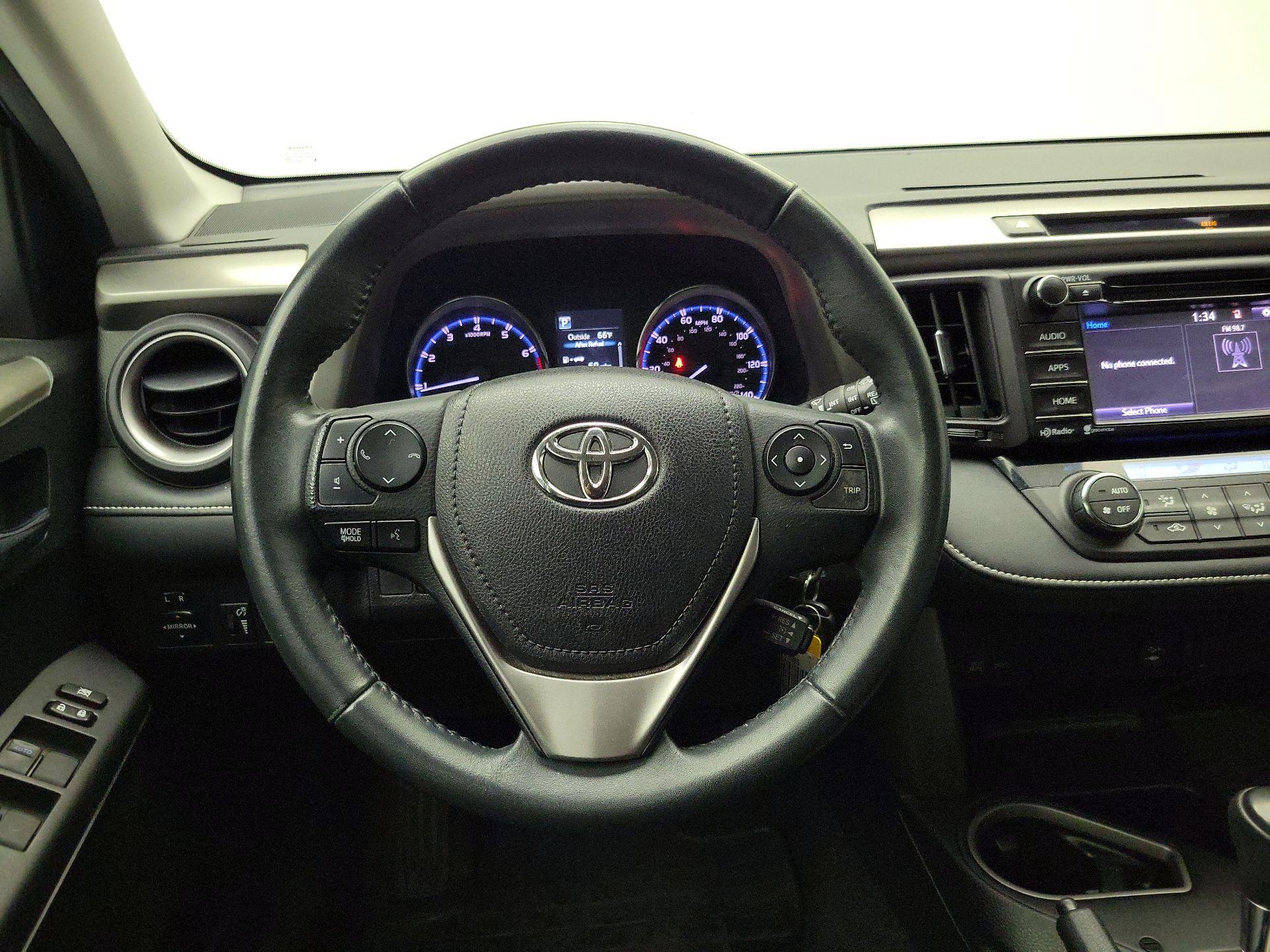 Thumbnail: 2016 Toyota RAV4 - 10