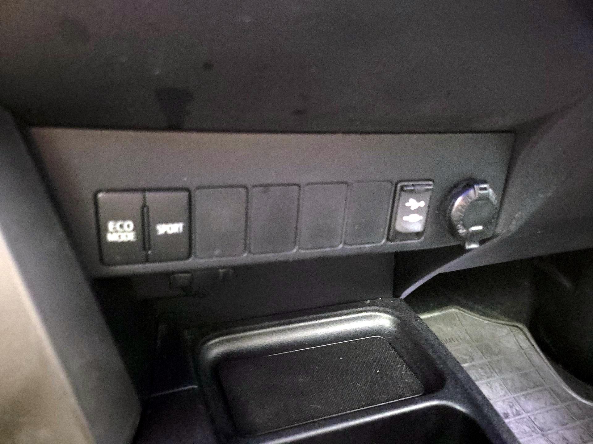 Thumbnail: 2016 Toyota RAV4 - 18