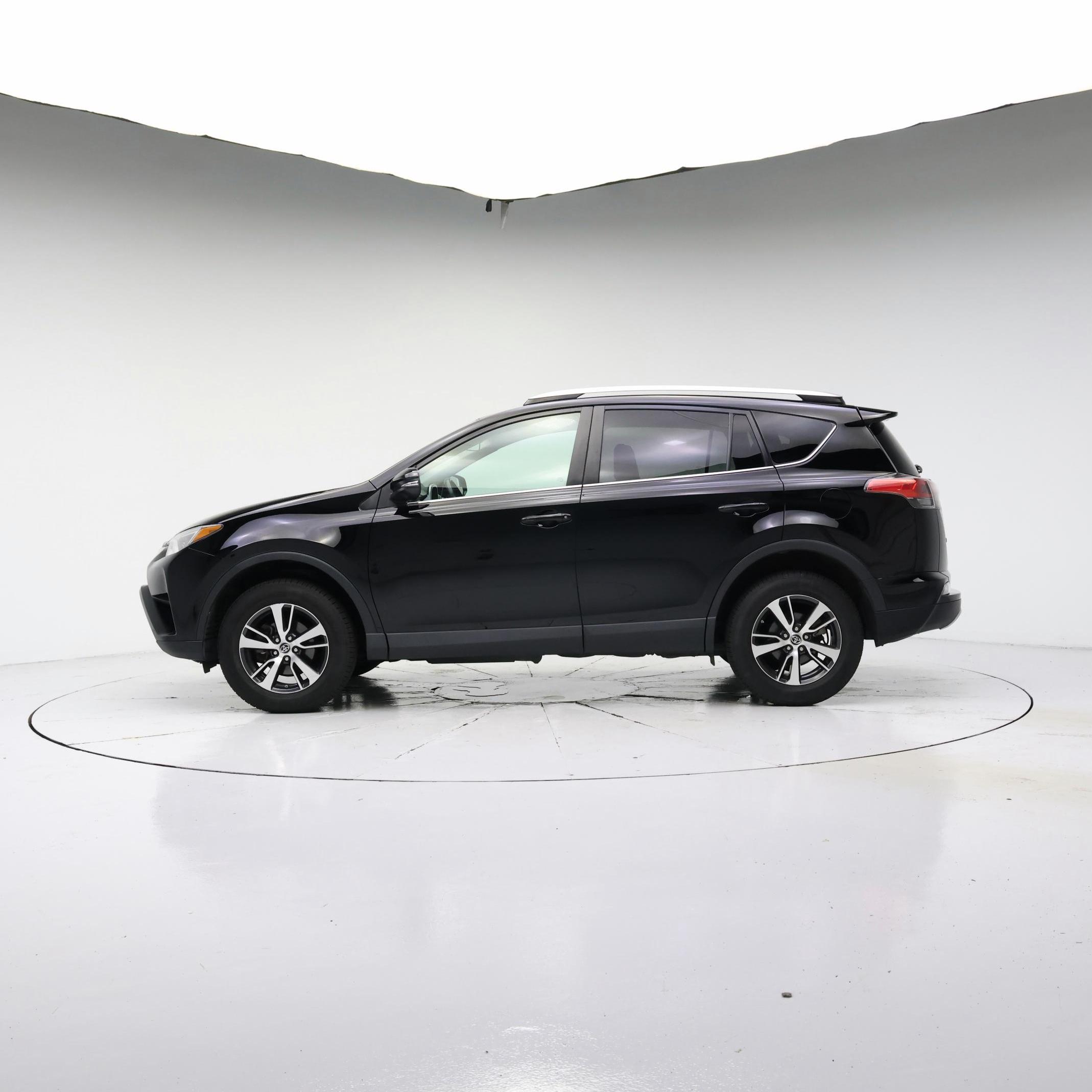 Thumbnail: 2016 Toyota RAV4 - 3