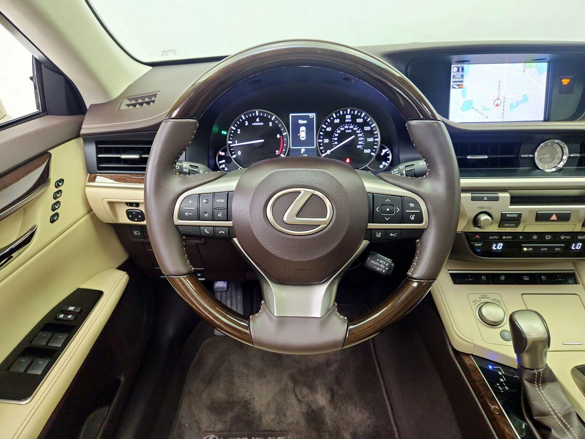 Thumbnail: 2017 Lexus ES - 10