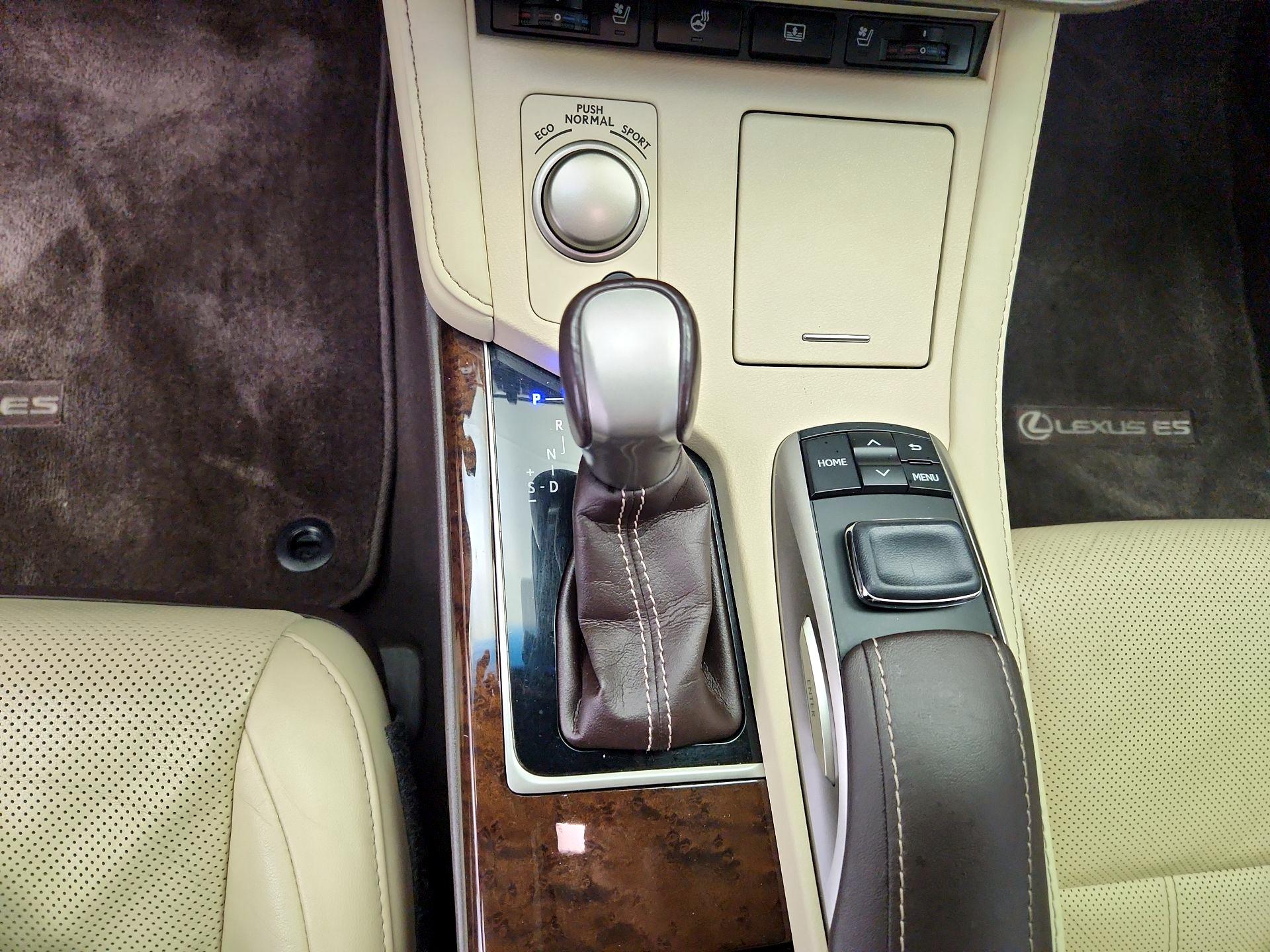 Thumbnail: 2017 Lexus ES - 18