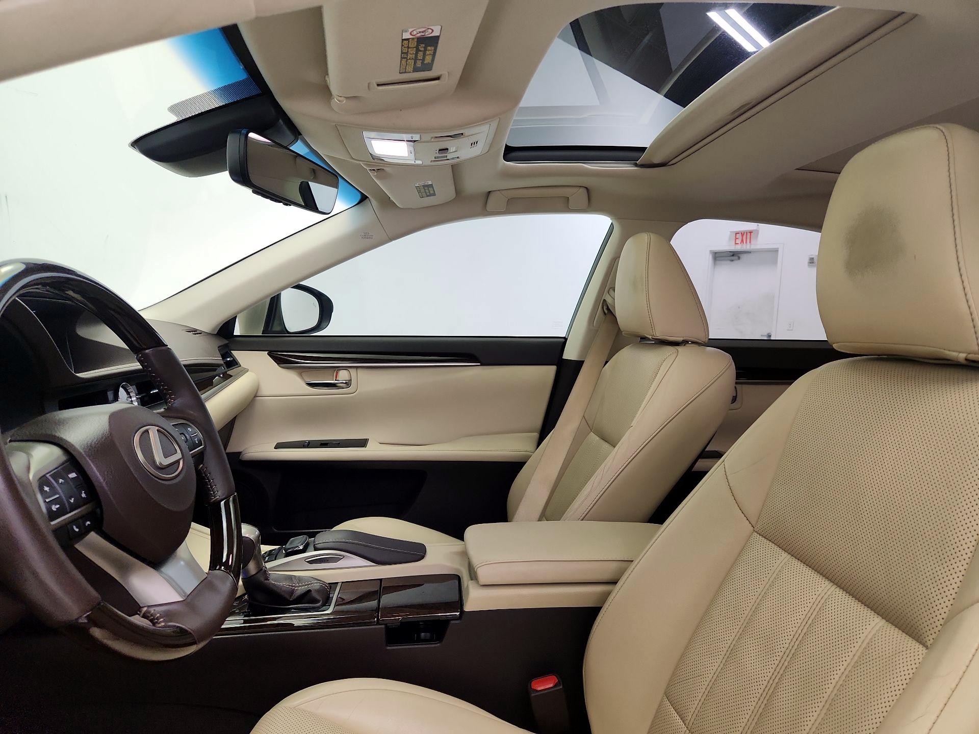 Thumbnail: 2017 Lexus ES - 20