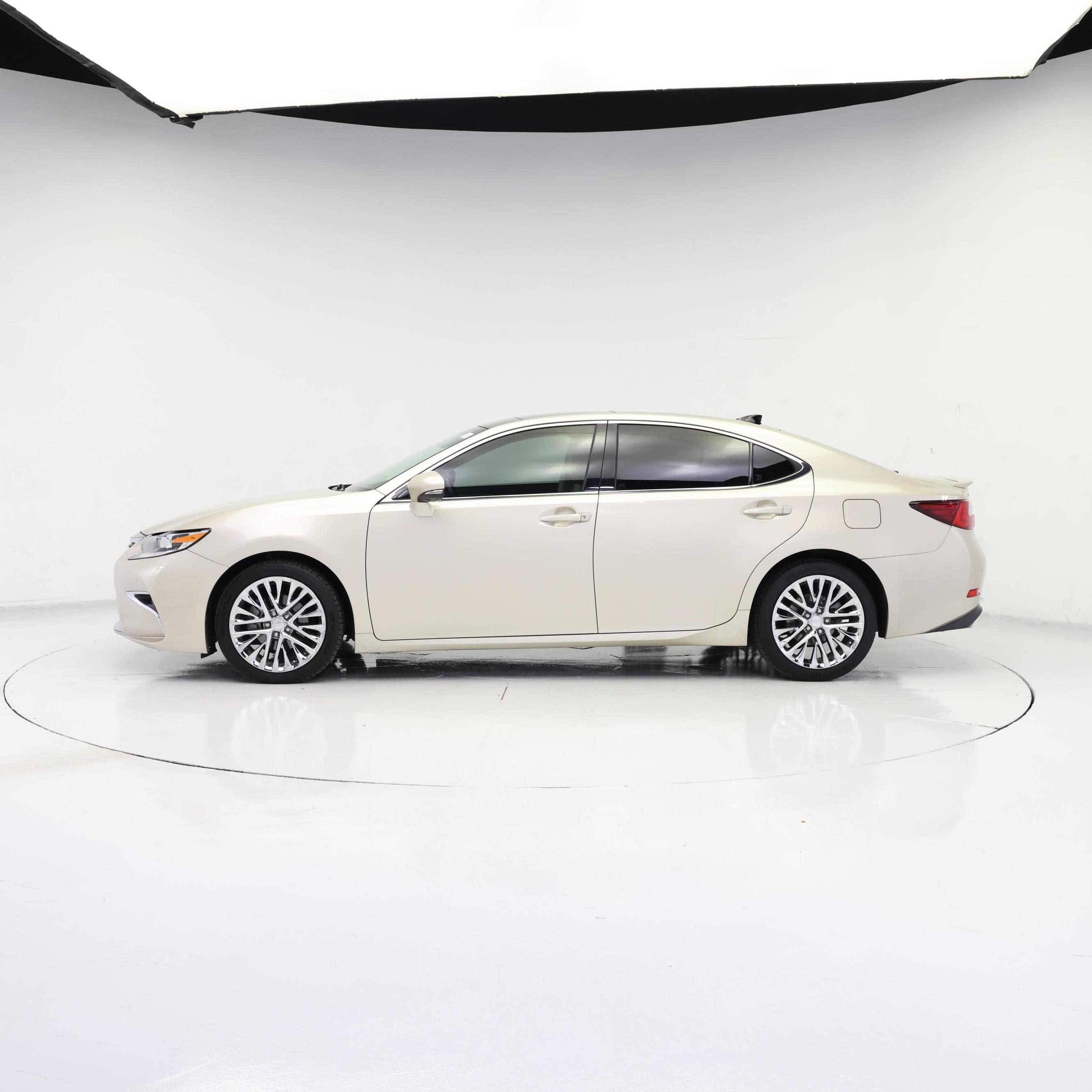 Thumbnail: 2017 Lexus ES - 3