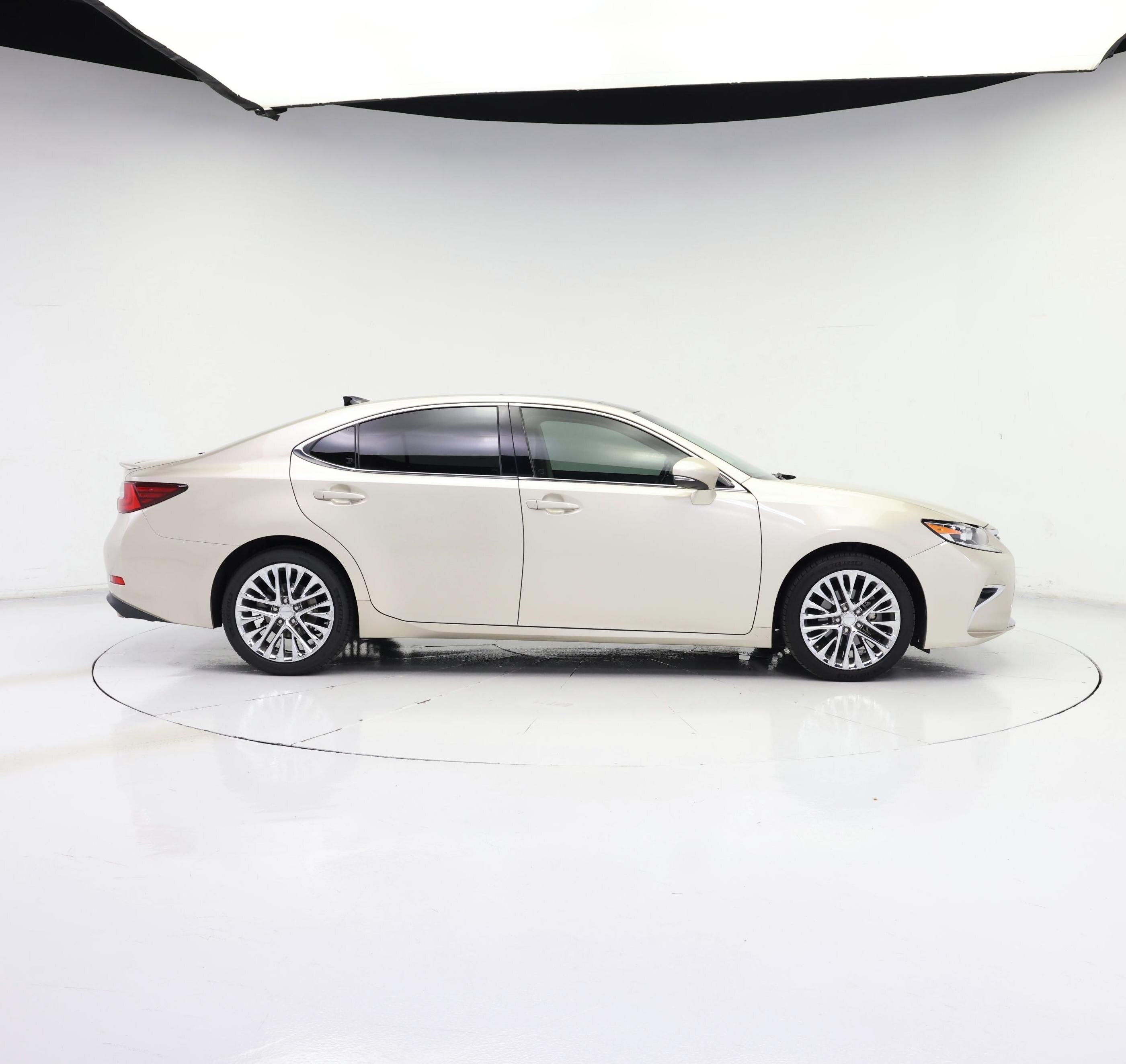 Thumbnail: 2017 Lexus ES - 7