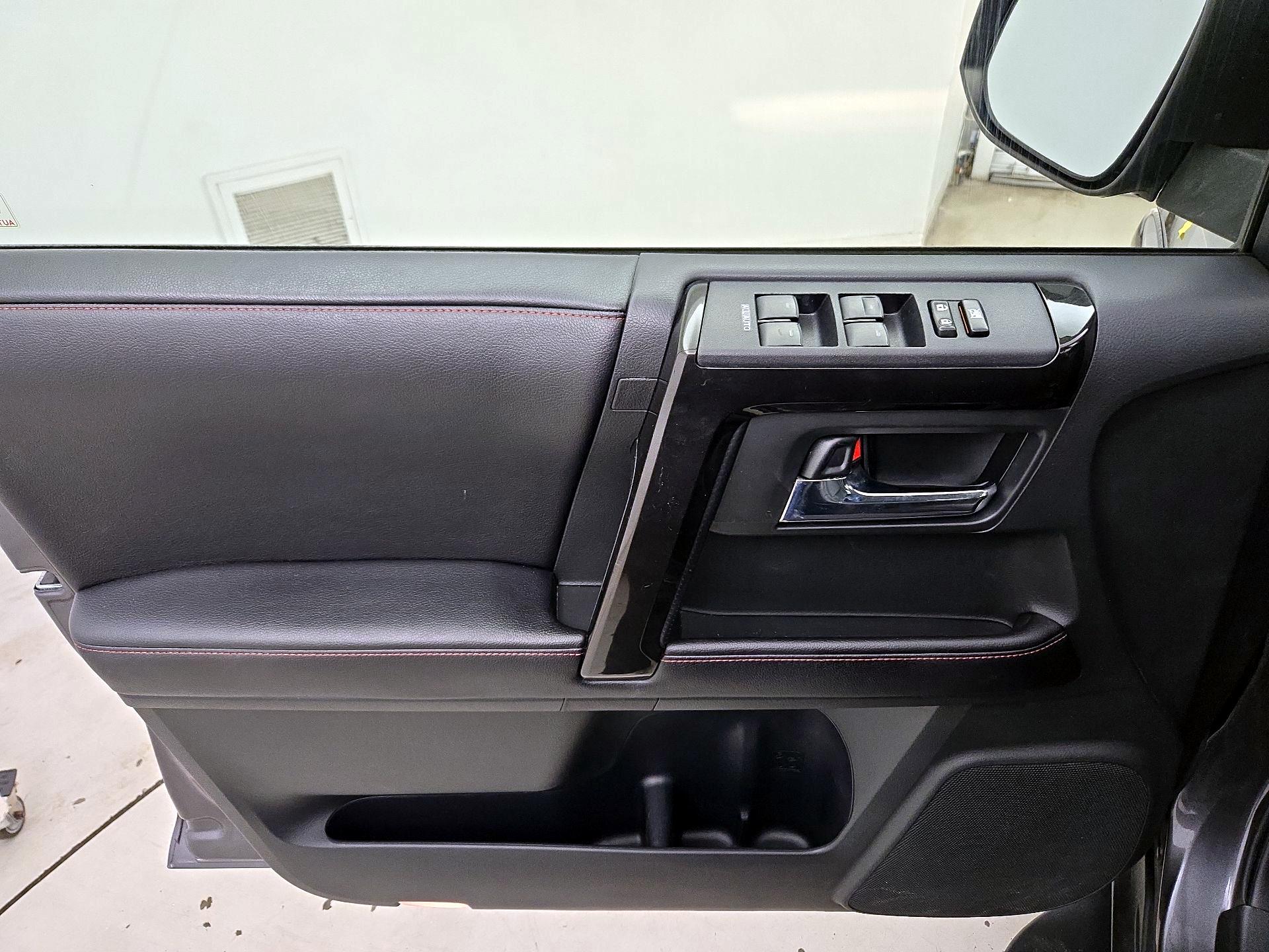 Thumbnail: 2016 Toyota 4Runner - 12