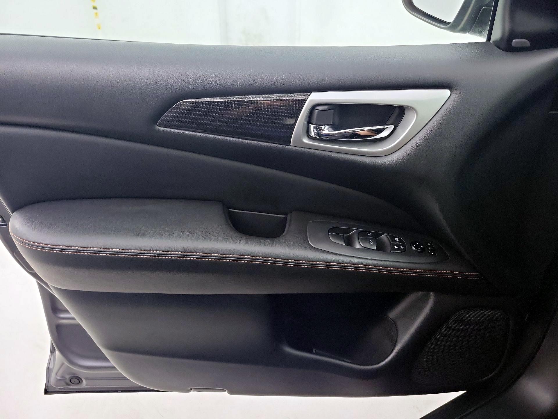 Thumbnail: 2019 Nissan Pathfinder - 12