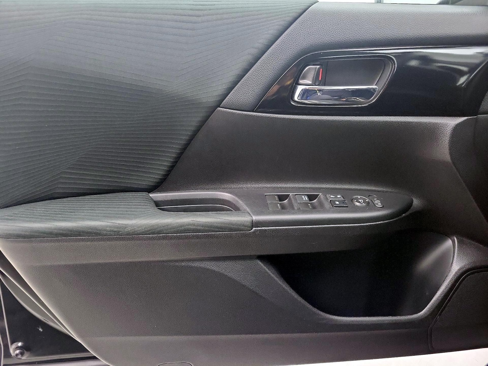2016 Honda Accord LX - Photo 13