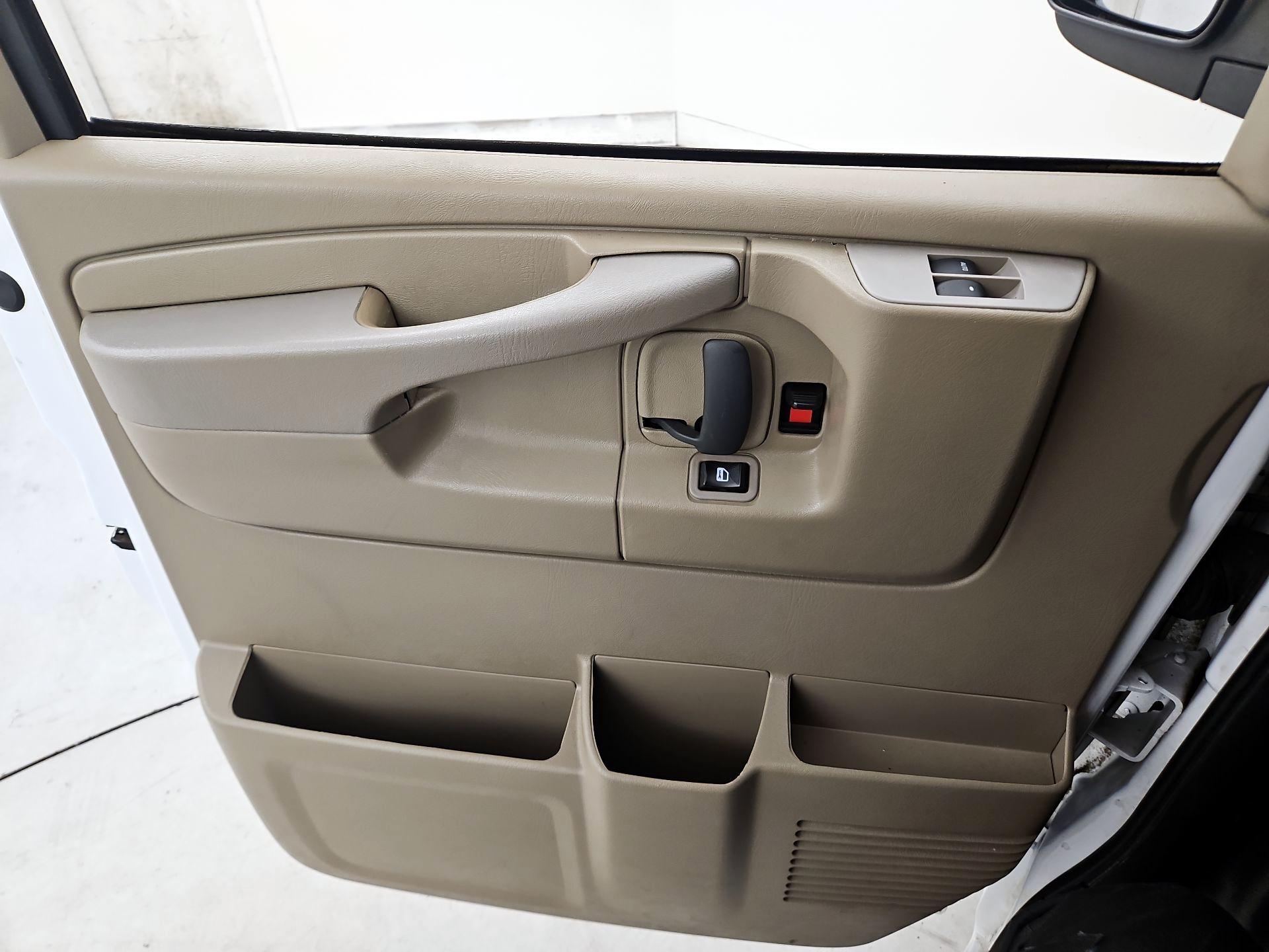 Thumbnail: 2015 Chevrolet Express - 12