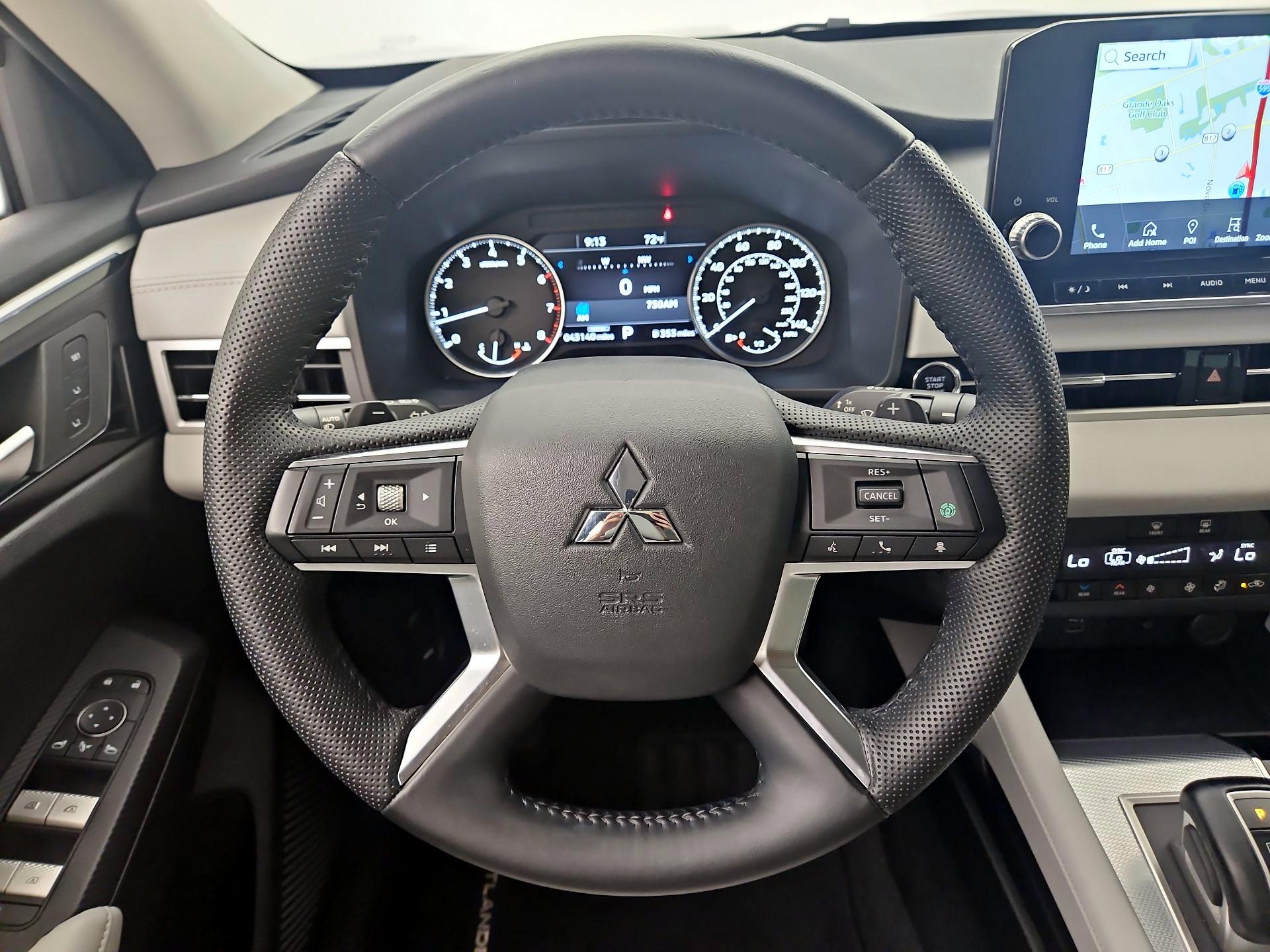 Thumbnail: 2022 Mitsubishi Outlander - 10