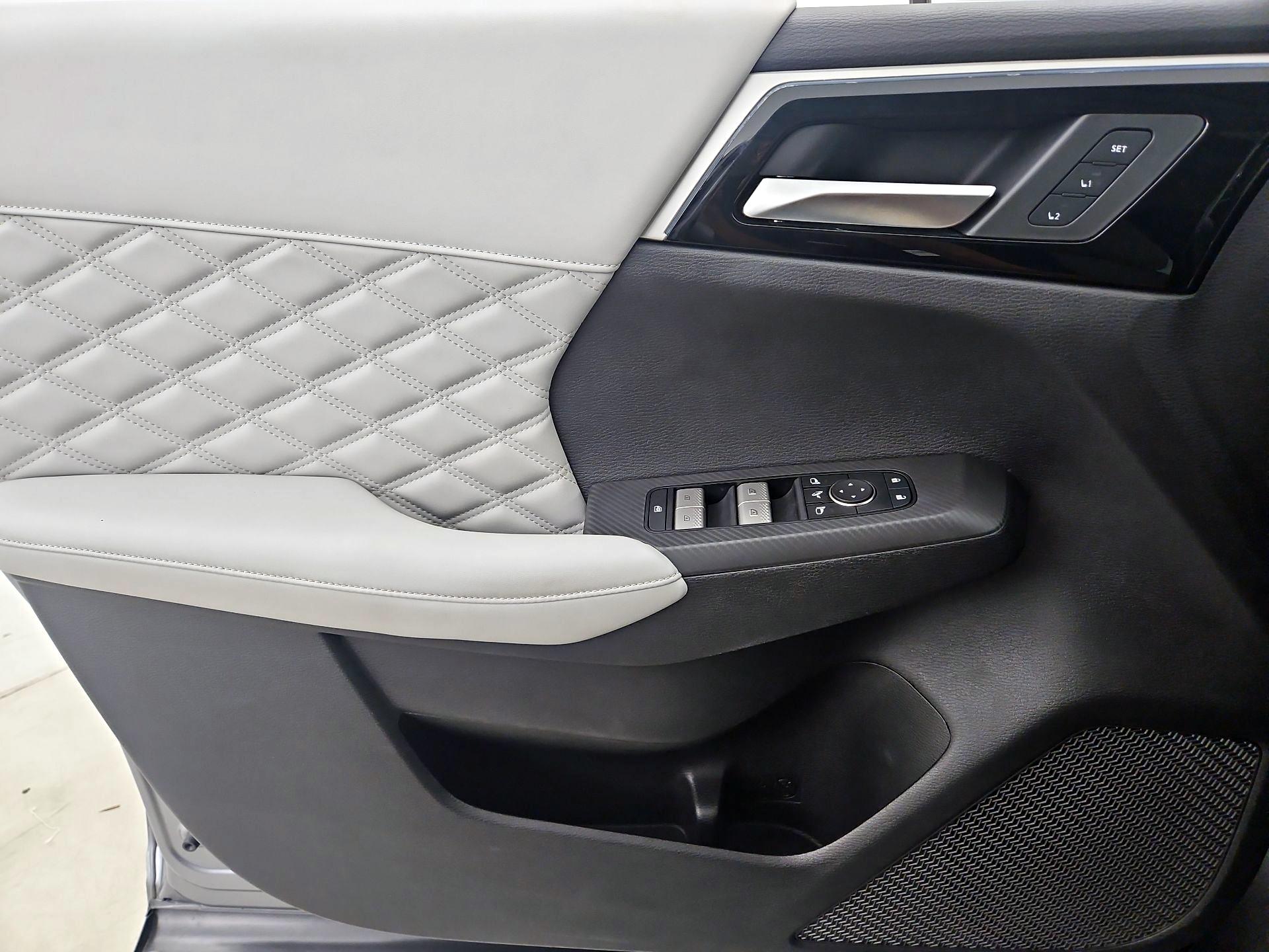 Thumbnail: 2022 Mitsubishi Outlander - 12