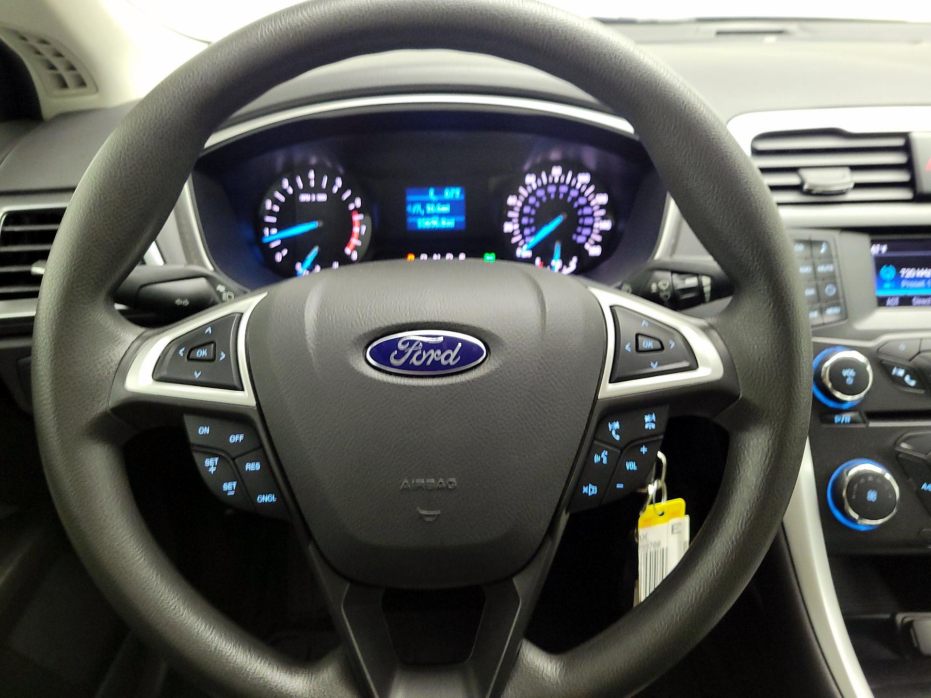 Thumbnail: 2016 Ford Fusion - 10
