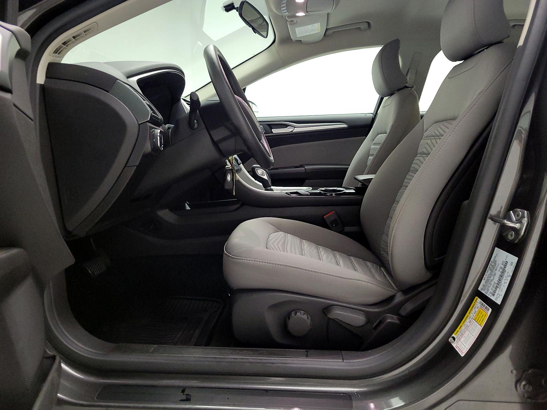 Thumbnail: 2016 Ford Fusion - 11