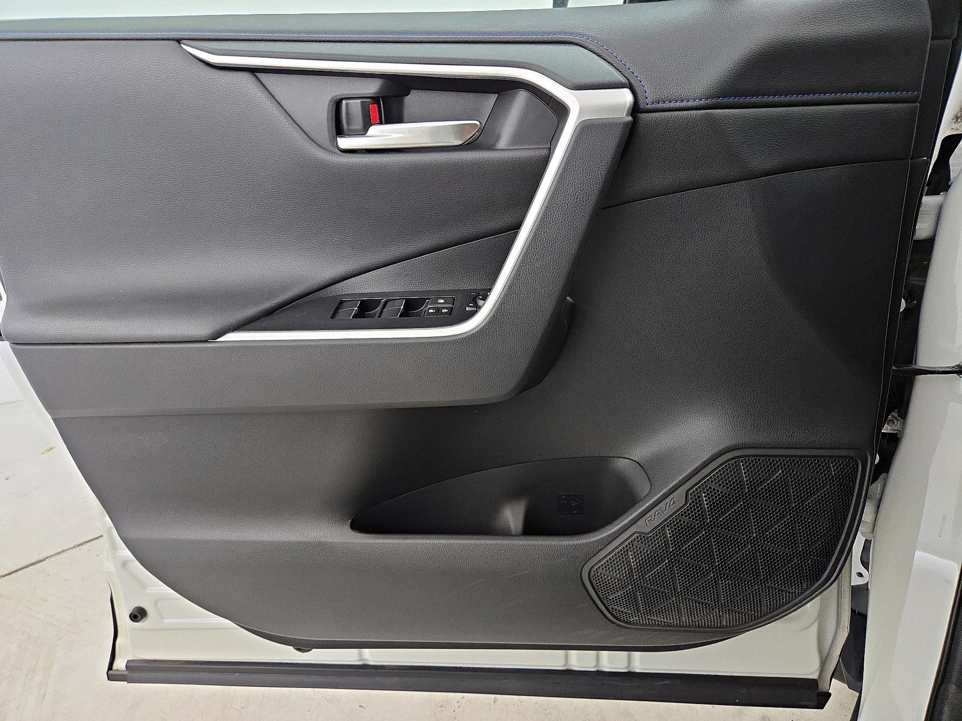 Thumbnail: 2021 Toyota RAV4 - 12