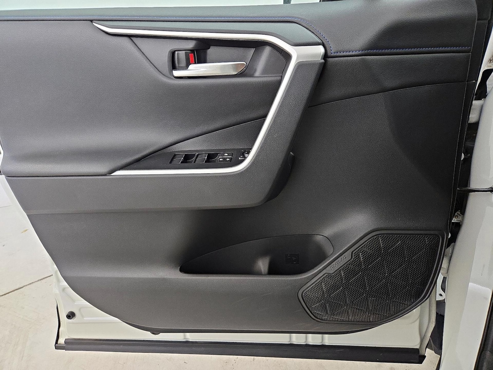 2021 Toyota RAV4 XSE - Photo 13