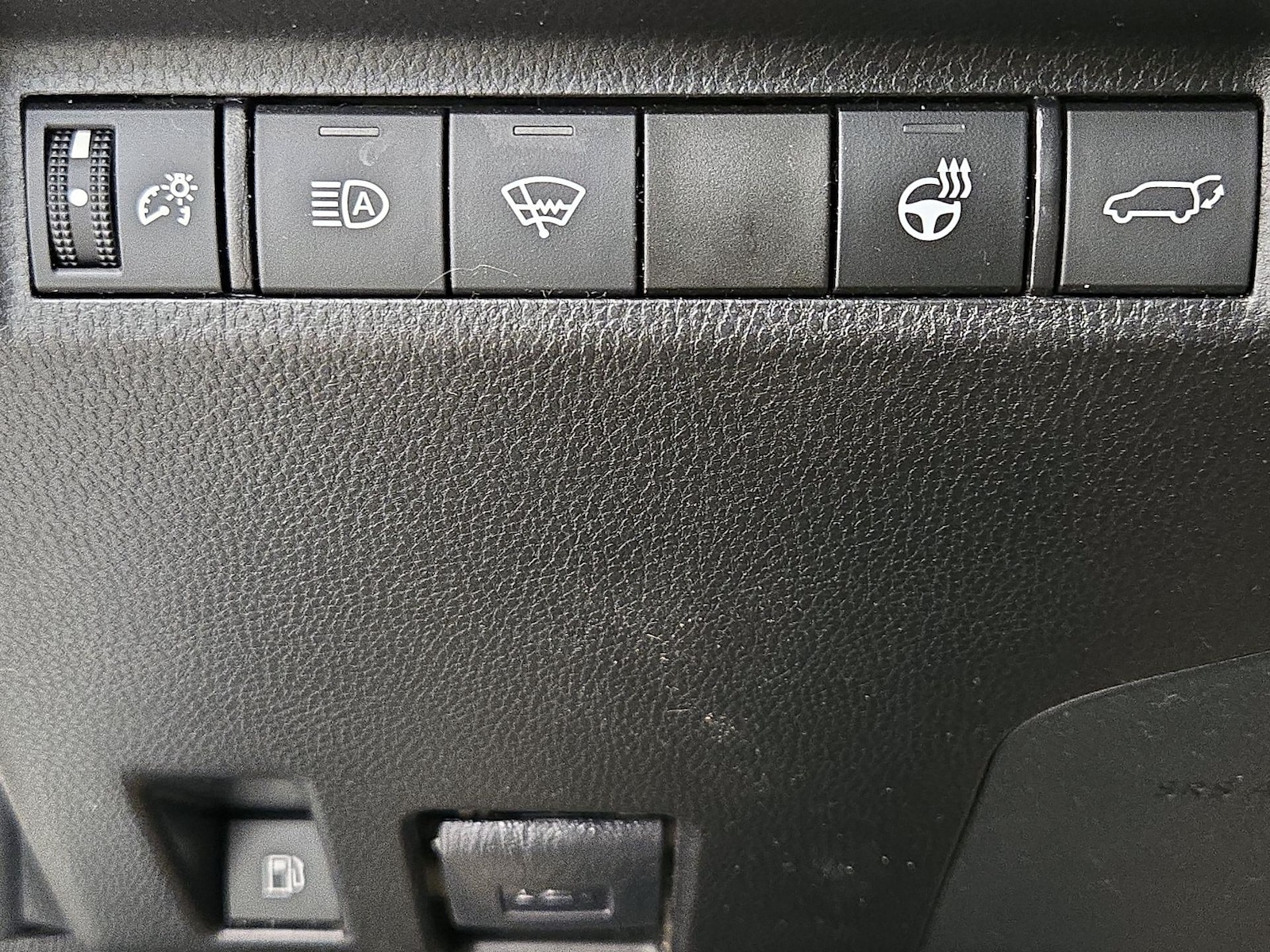 2021 Toyota RAV4 XSE - Photo 14