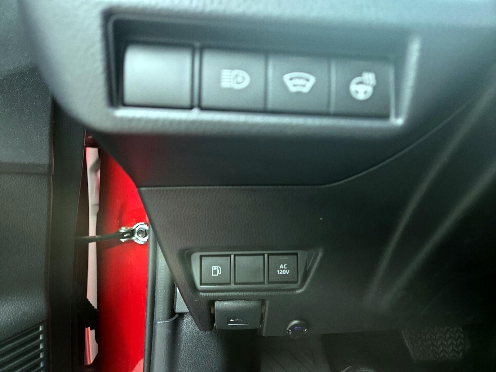 2024 Toyota Prius Prime SE - Photo 14