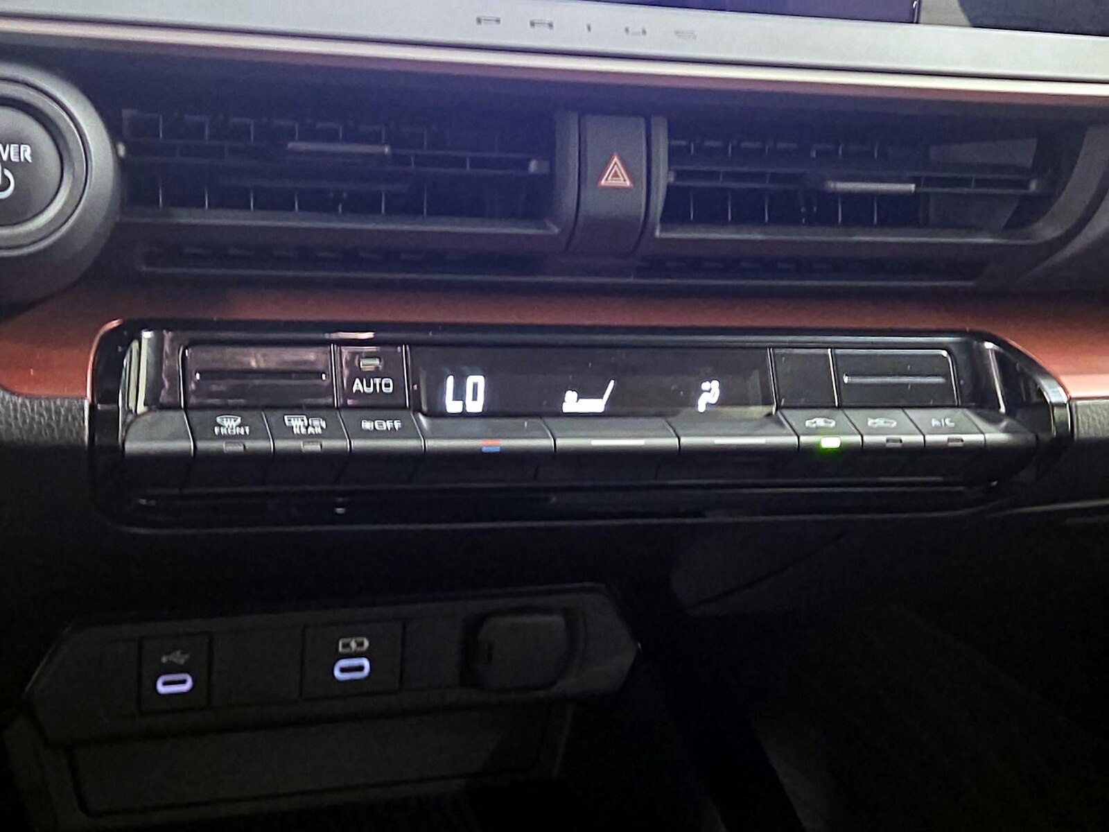 2024 Toyota Prius Prime SE - Photo 17