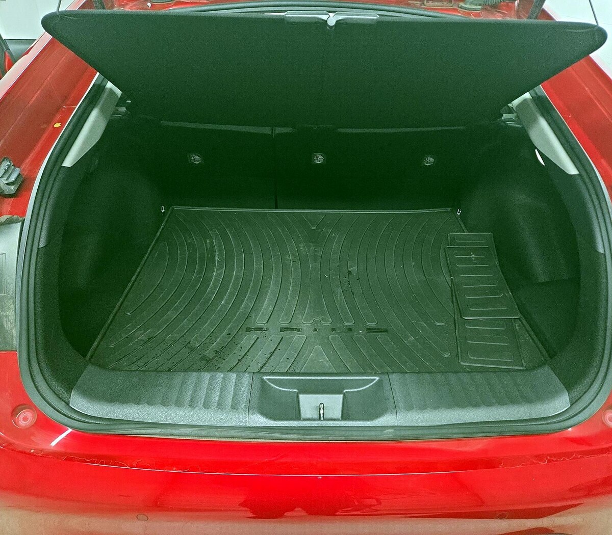 Trunk/Cargo (Seats Up)