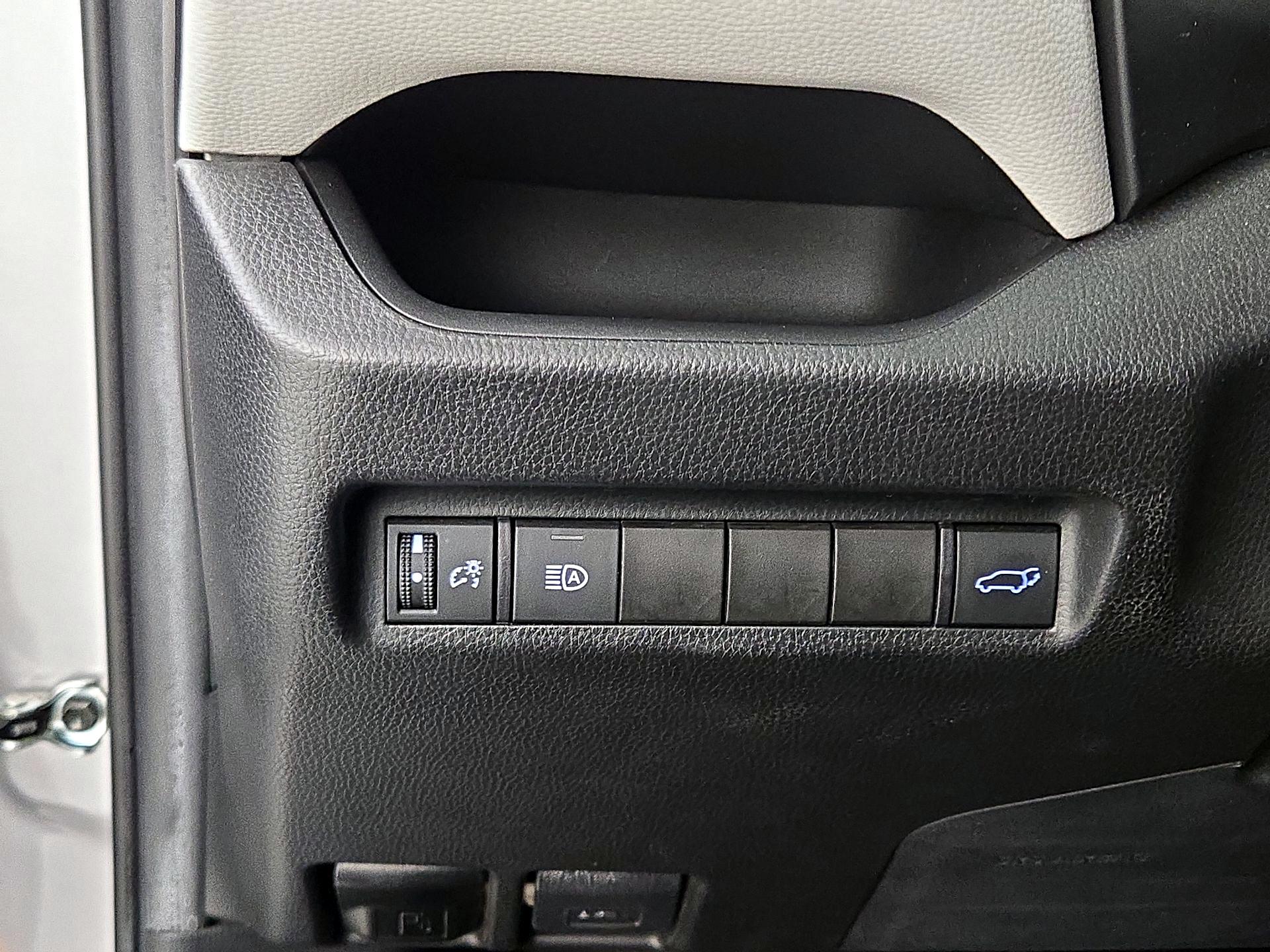Thumbnail: 2021 Toyota RAV4 - 13