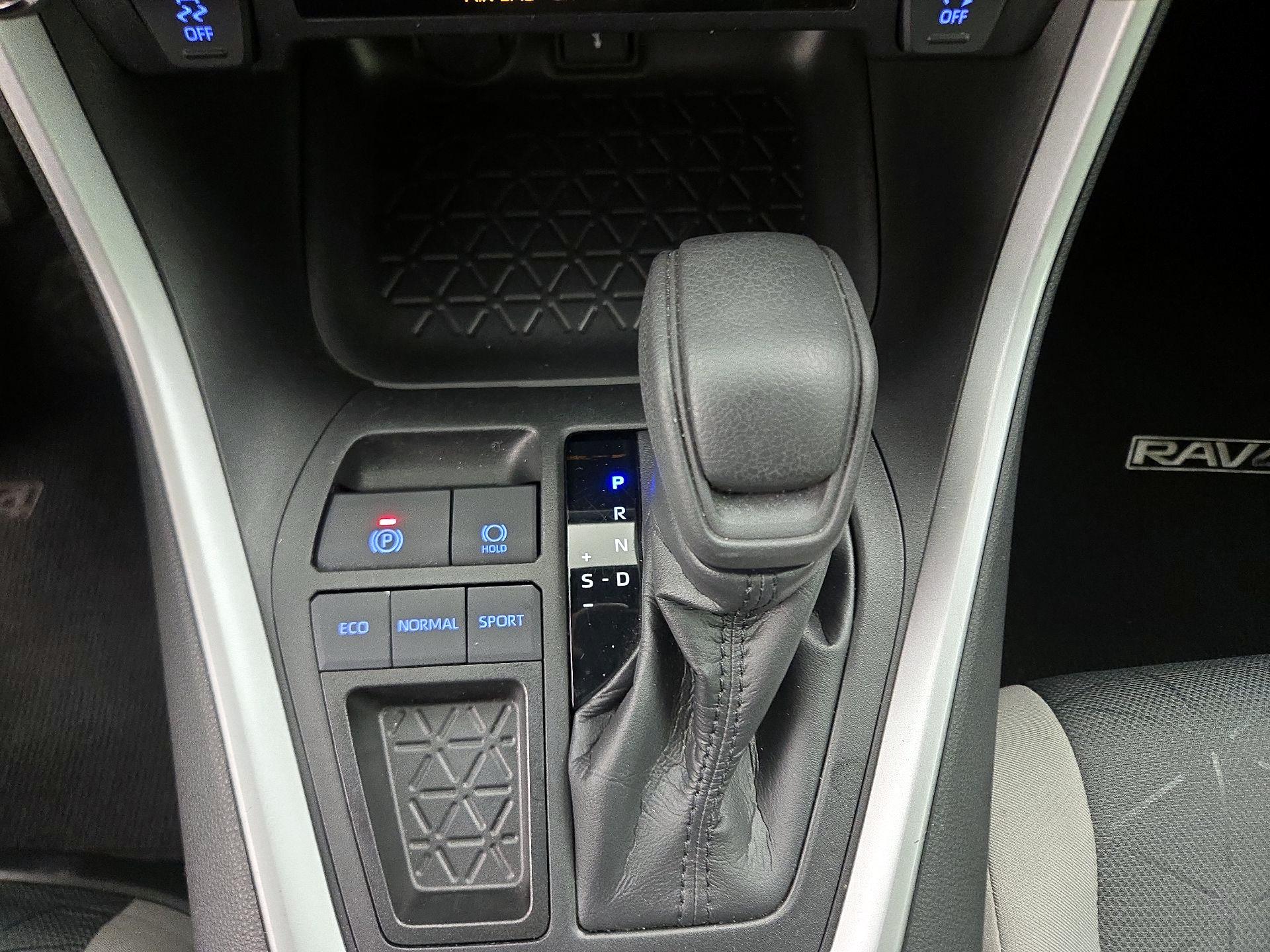 Thumbnail: 2021 Toyota RAV4 - 17