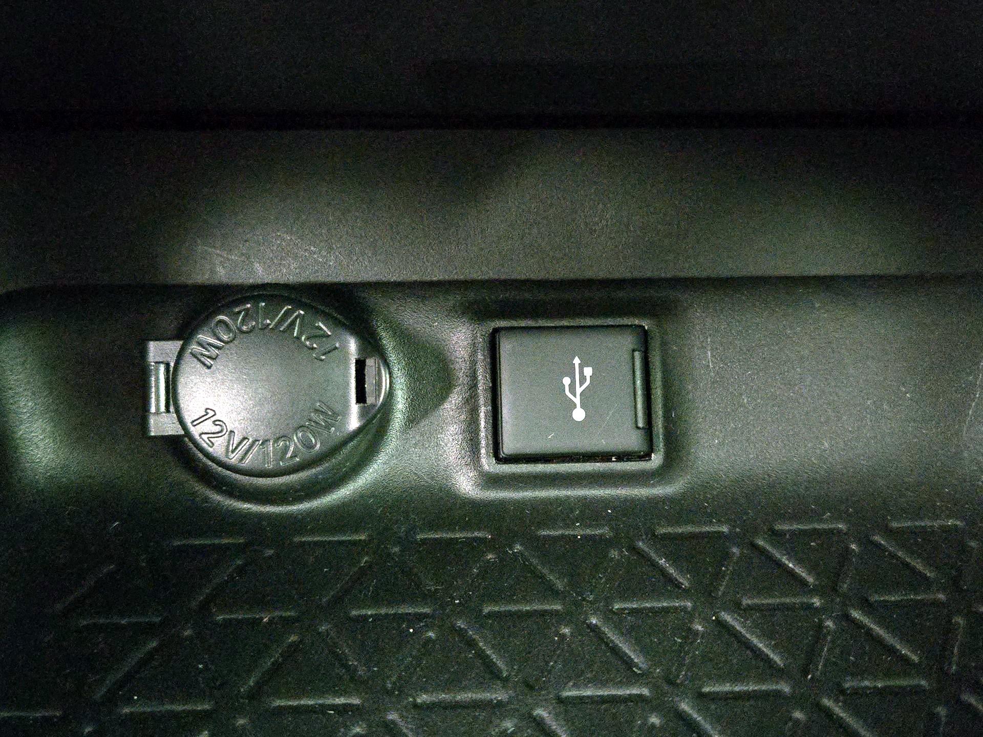 Thumbnail: 2021 Toyota RAV4 - 18