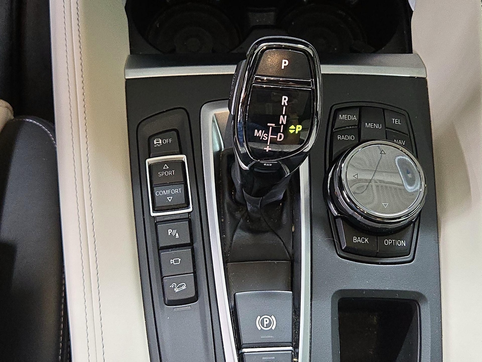 2016 BMW X6 xDrive50i - Photo 19