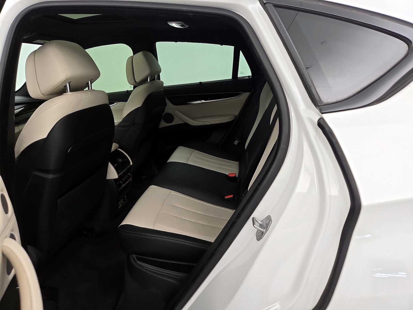 2016 BMW X6 xDrive50i - Photo 22