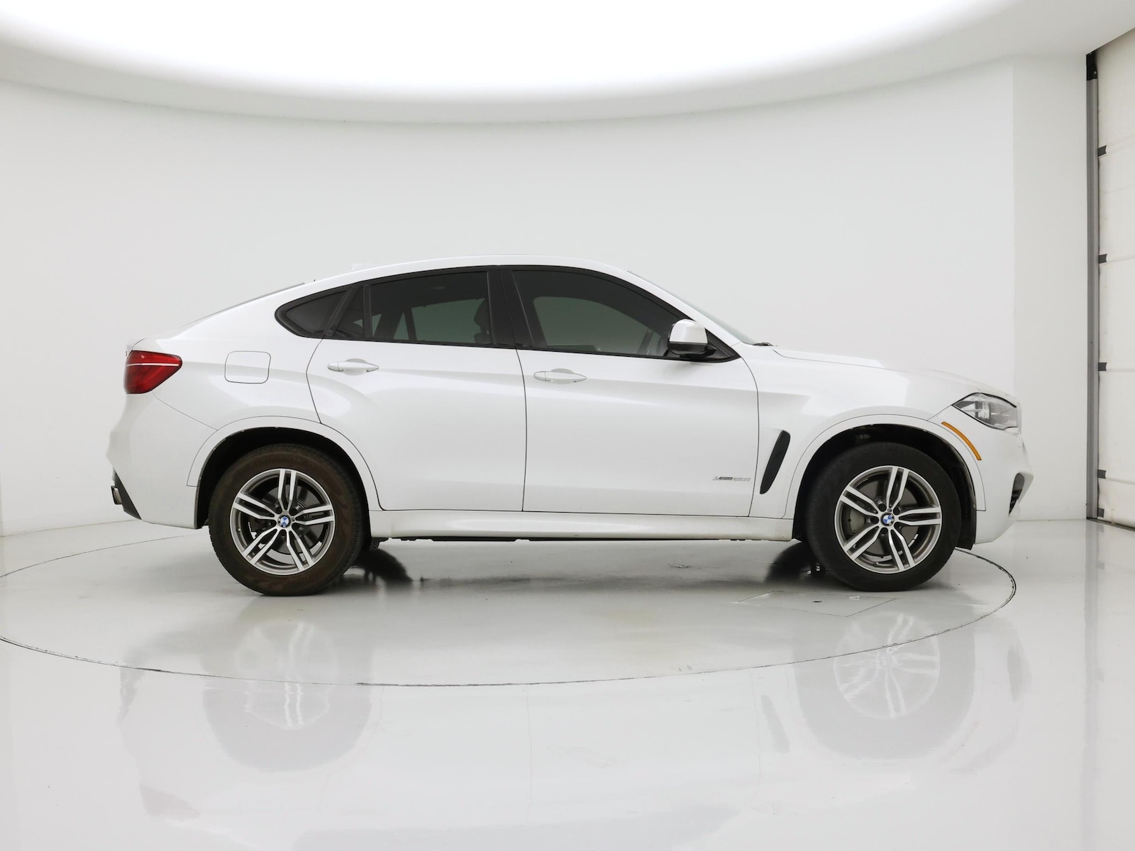 2016 BMW X6 xDrive50i - Photo 8