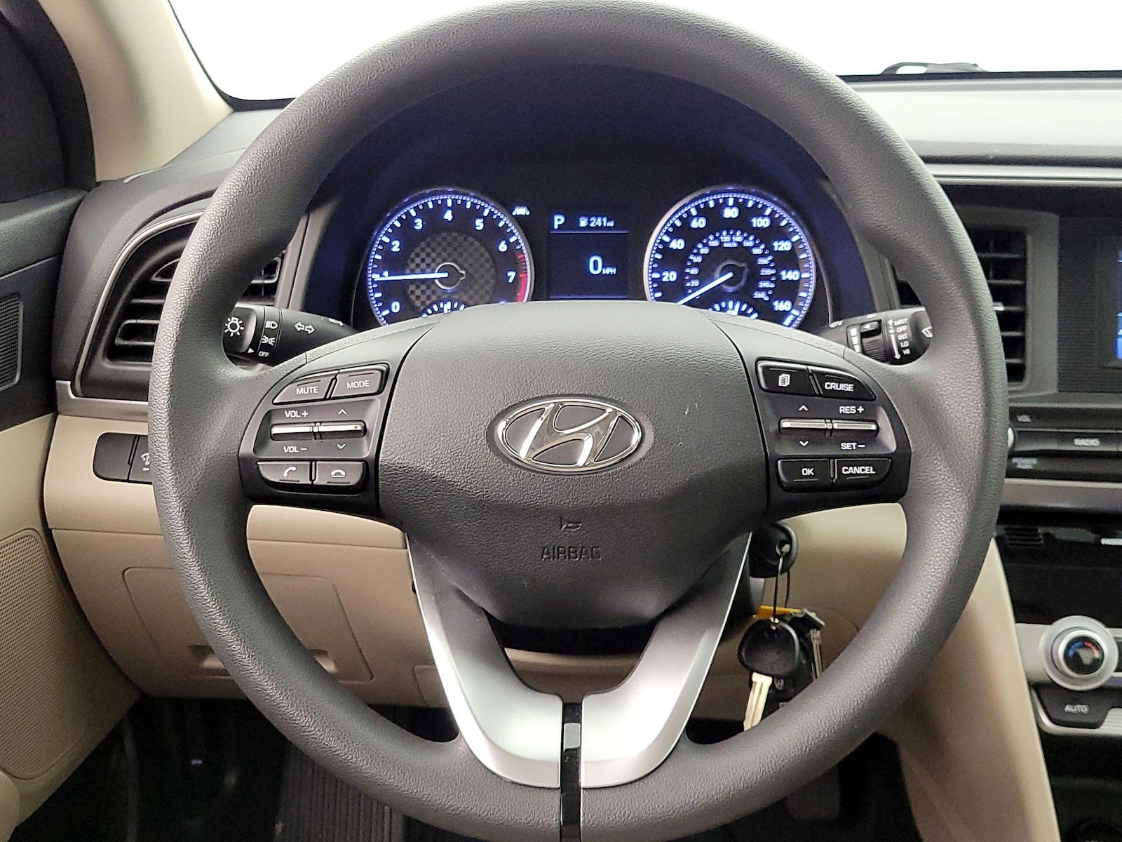 2020 Hyundai Elantra SE - Photo 11