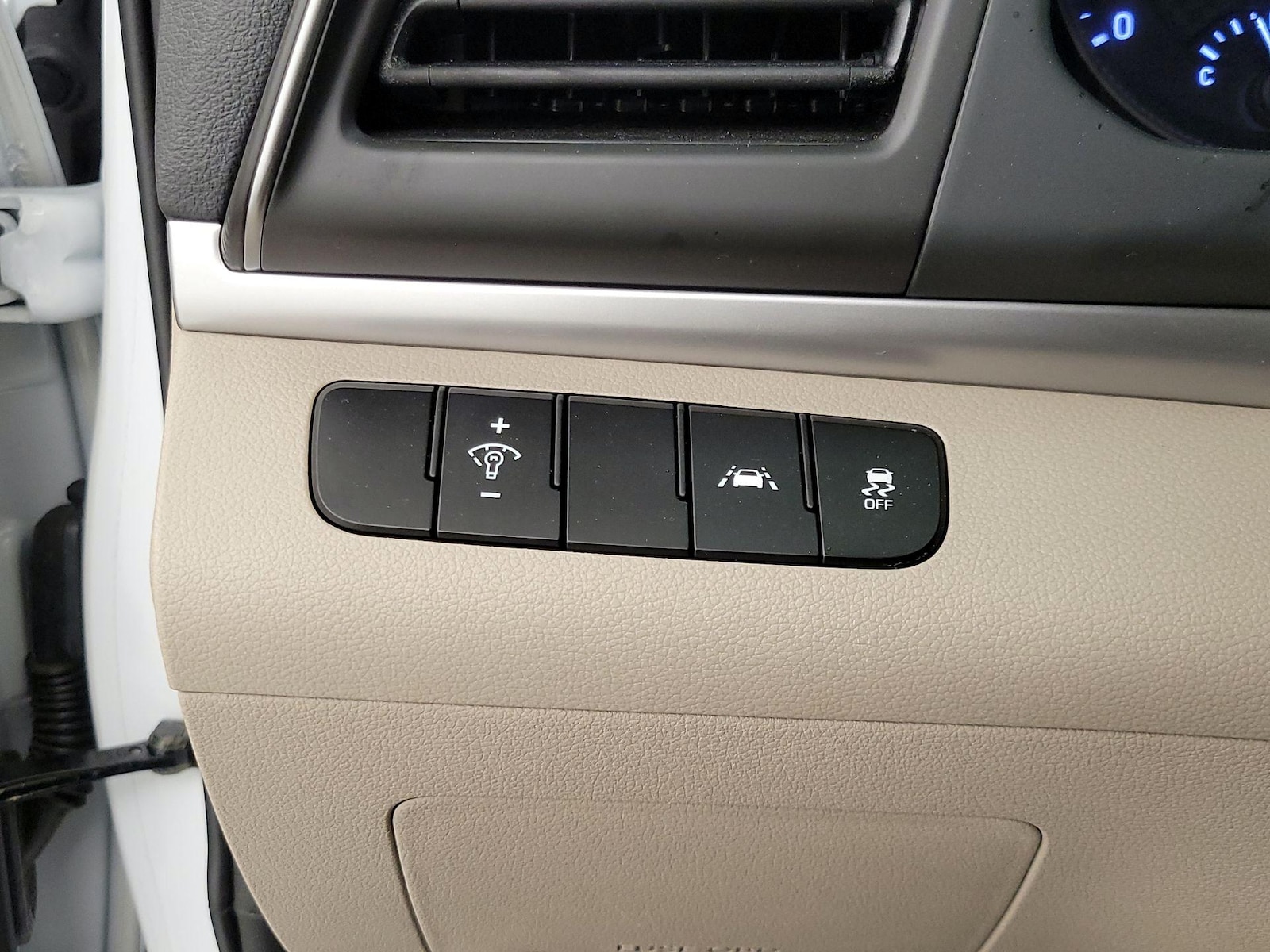 2020 Hyundai Elantra SE - Photo 14