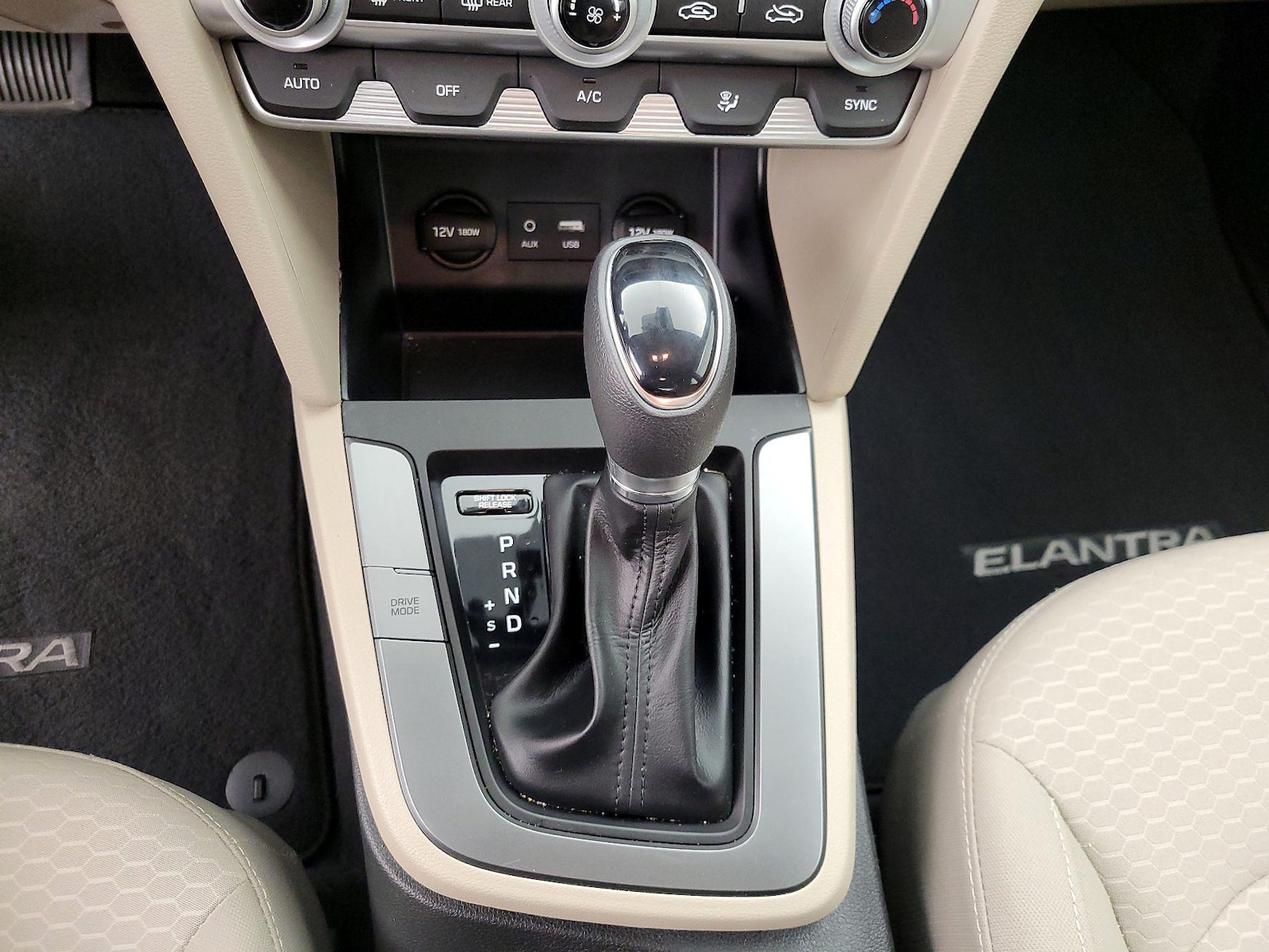 2020 Hyundai Elantra SE - Photo 18