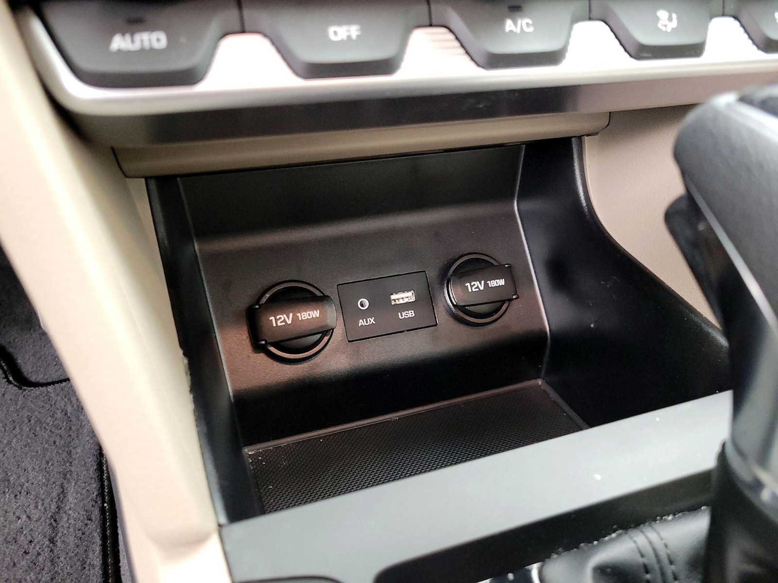 2020 Hyundai Elantra SE - Photo 19